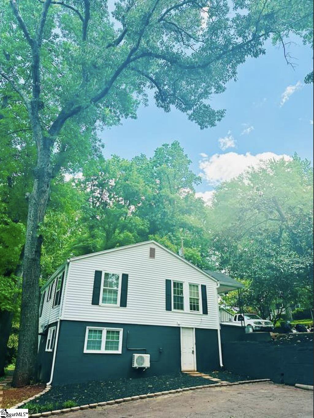 1 A Christopher Street Greenville, SC 29617