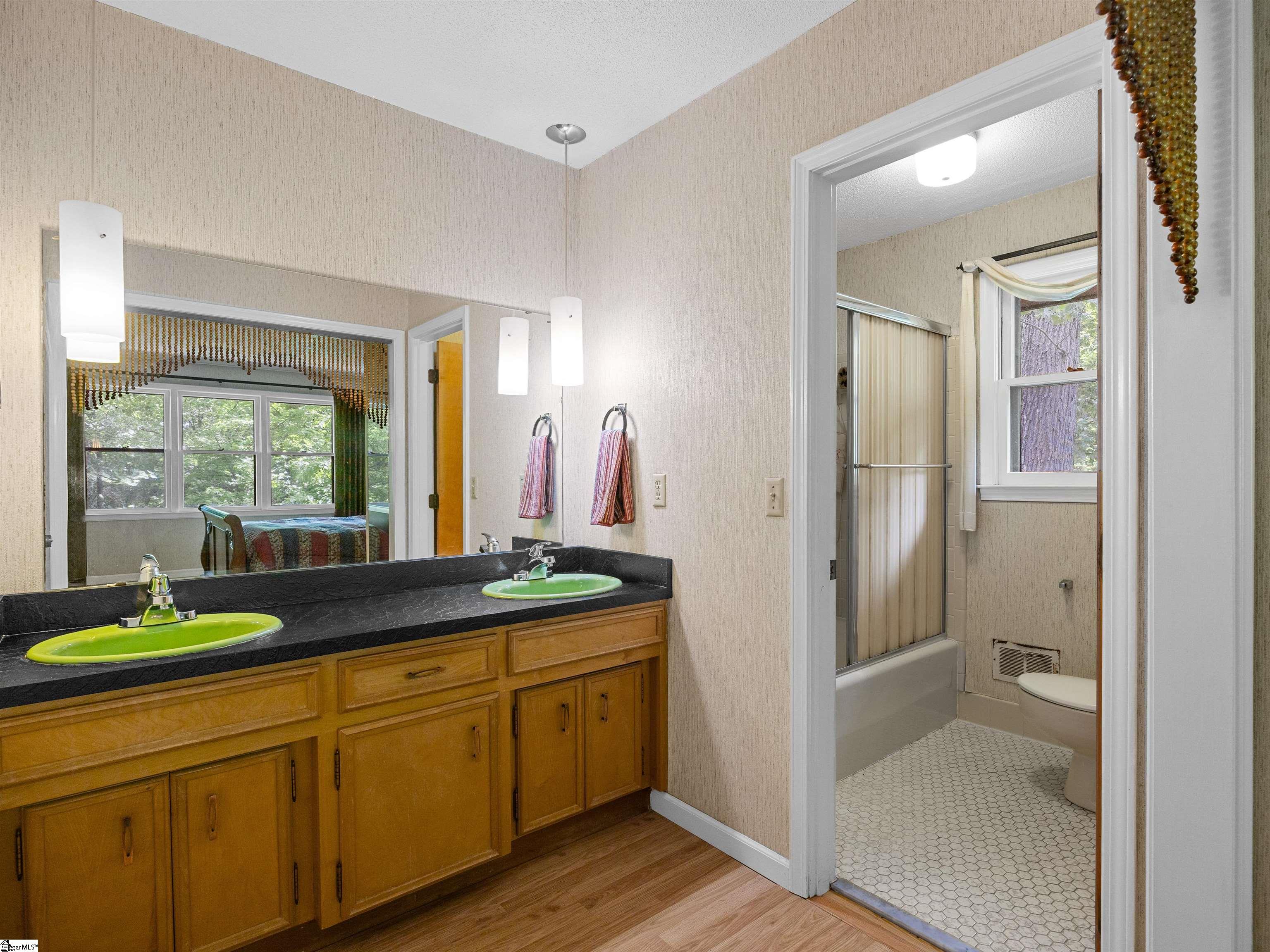132 Rosecrest Road Spartanburg, SC 29303