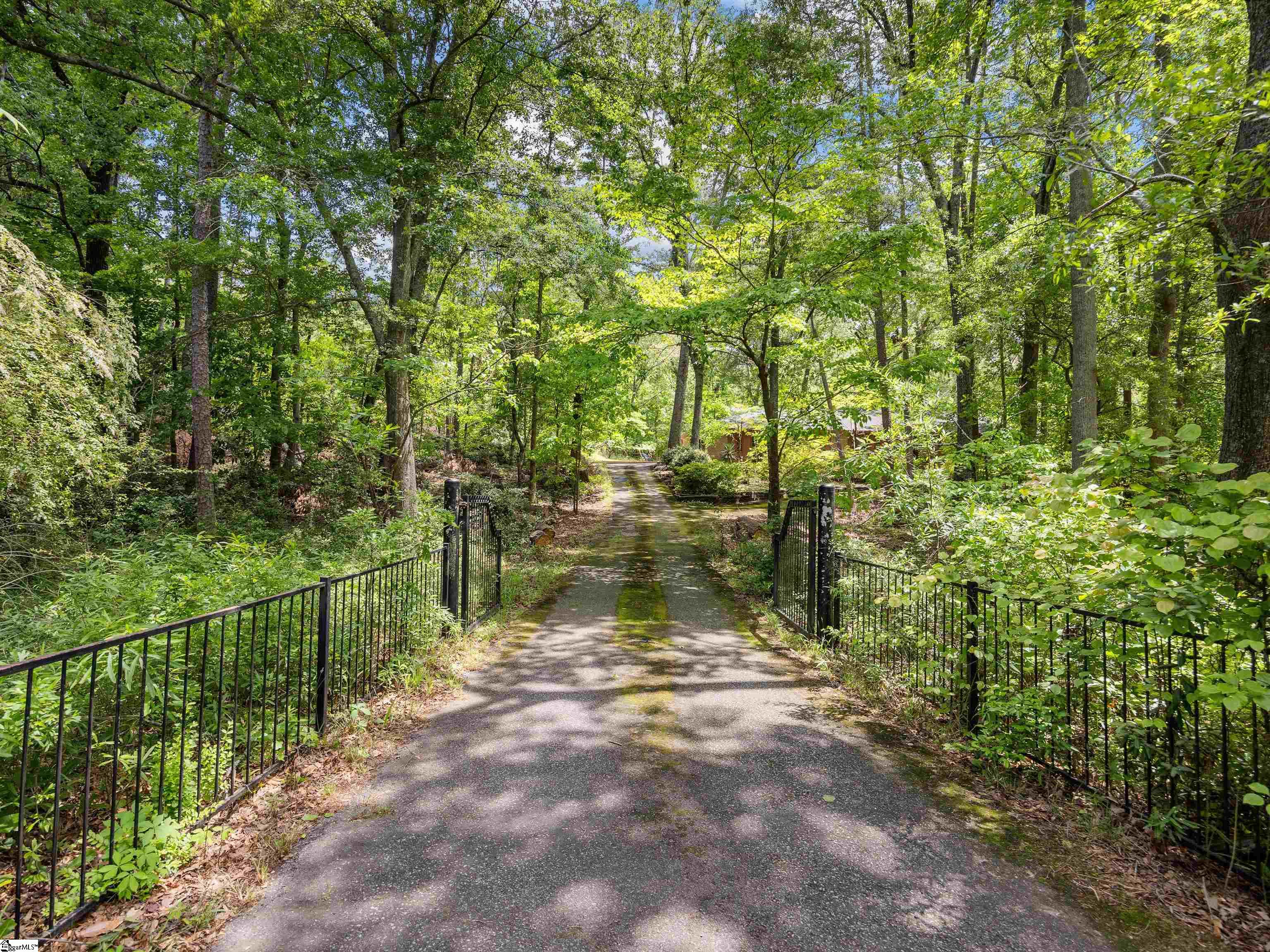132 Rosecrest Road Spartanburg, SC 29303