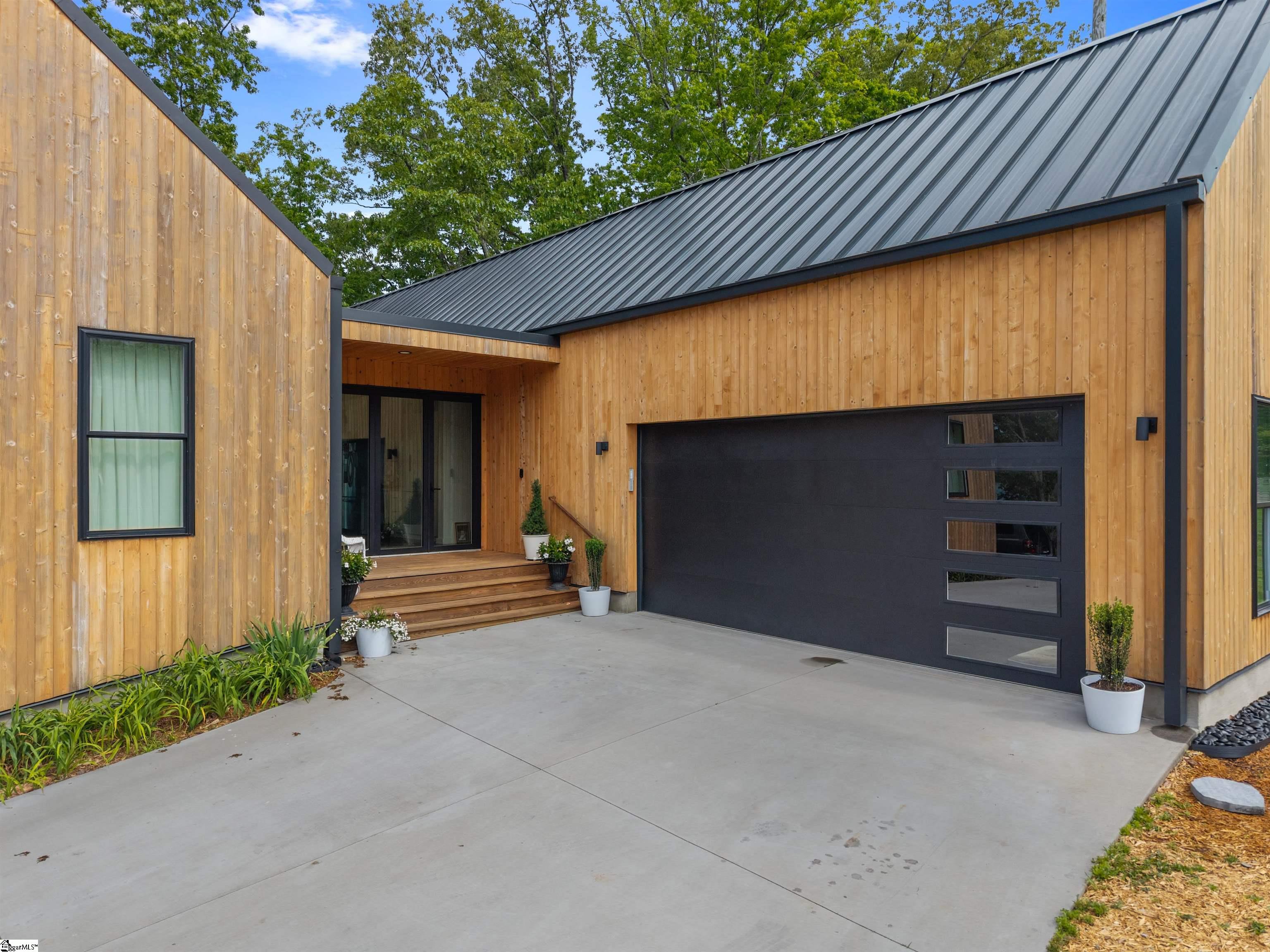 562 Club Drive Greenville, SC 29611