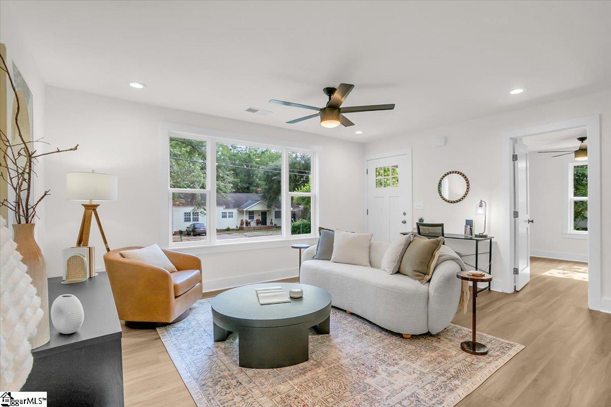 14 Pleasant Ridge Avenue Greenville, SC 29605