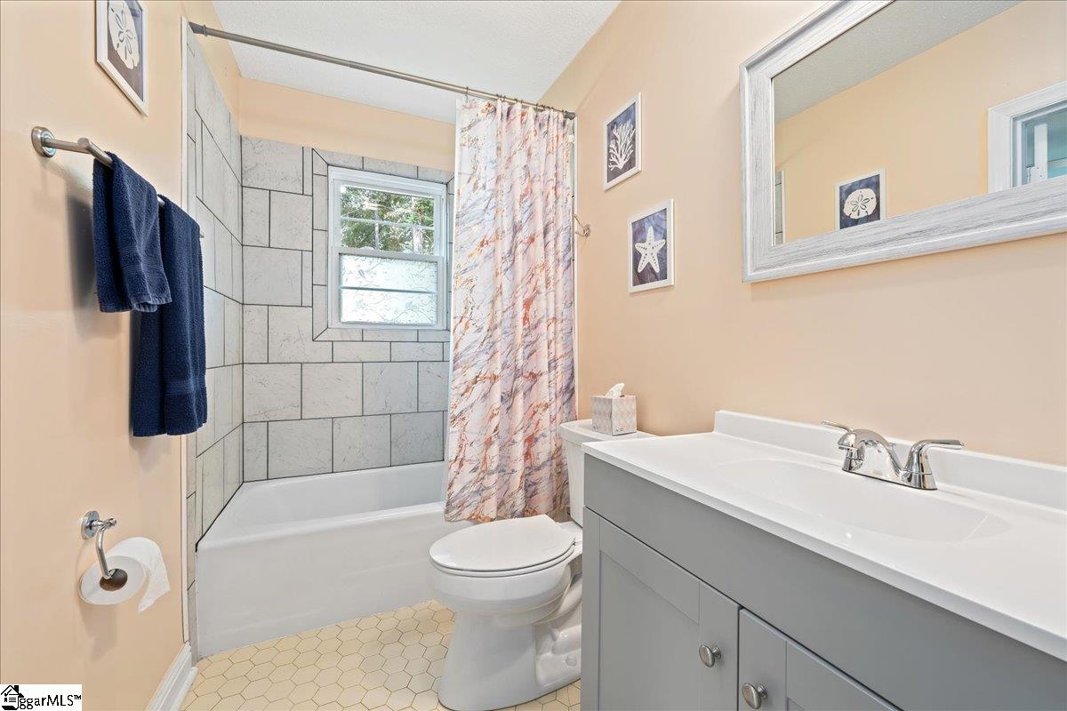 222 Woodview Avenue Spartanburg, SC 29306