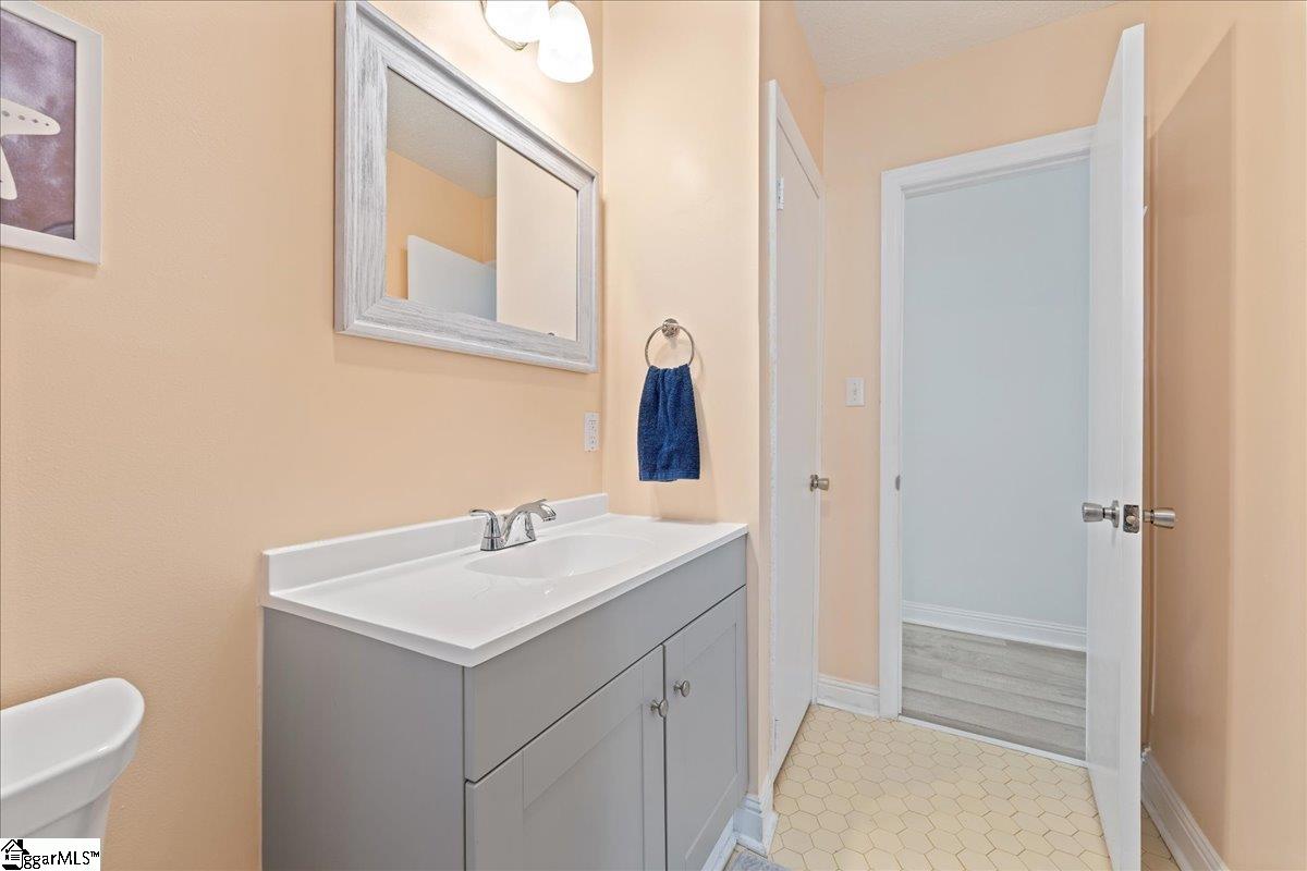 222 Woodview Avenue Spartanburg, SC 29306