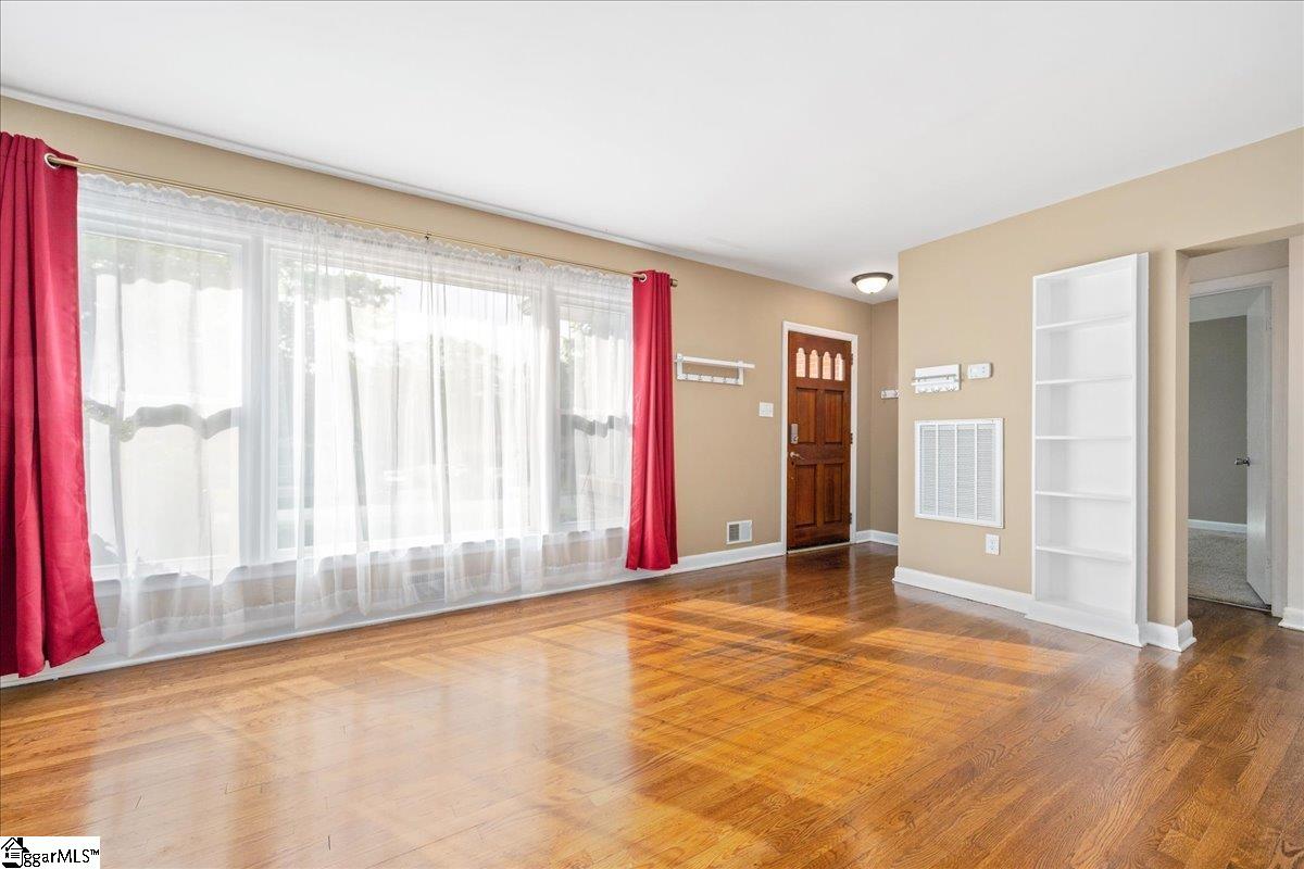 222 Woodview Avenue Spartanburg, SC 29306
