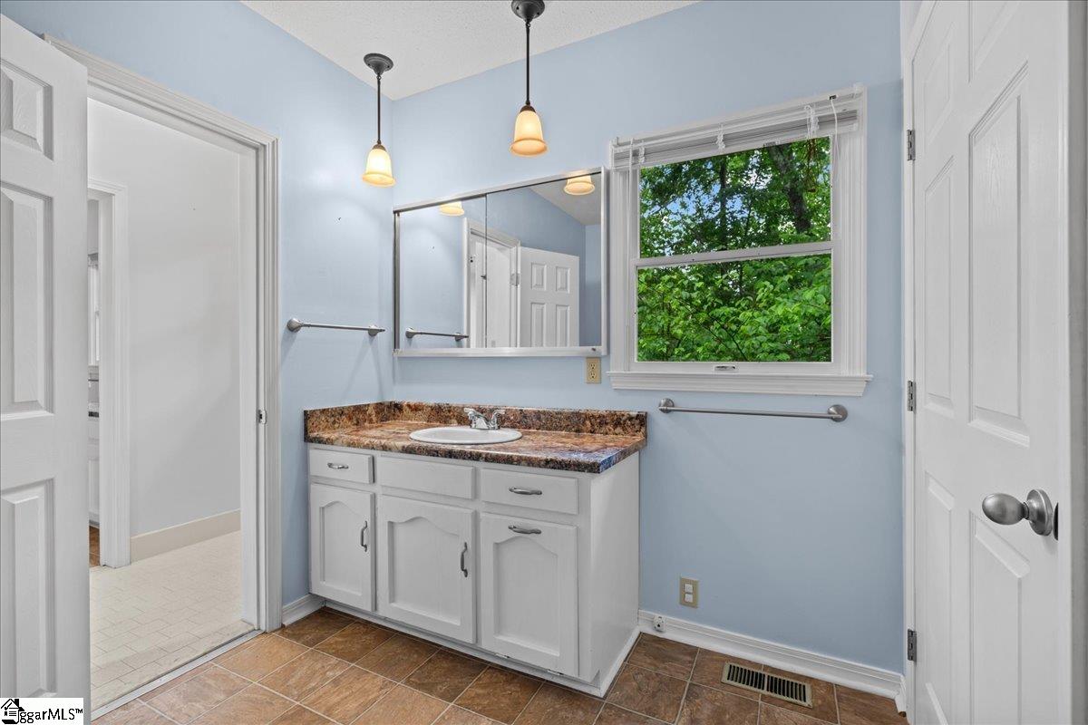 201 Stoneridge Road Spartanburg, SC 29306