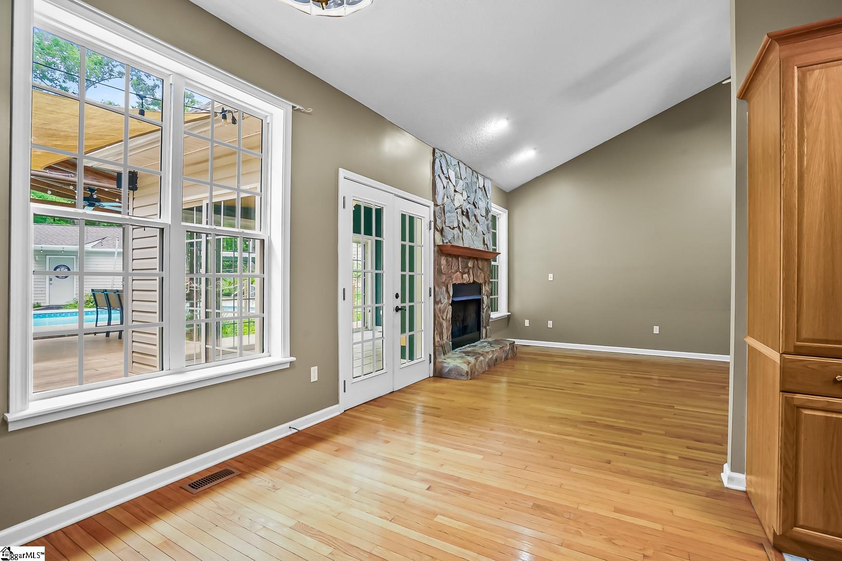 1298 Moorehead Place Pendelton, SC 29670