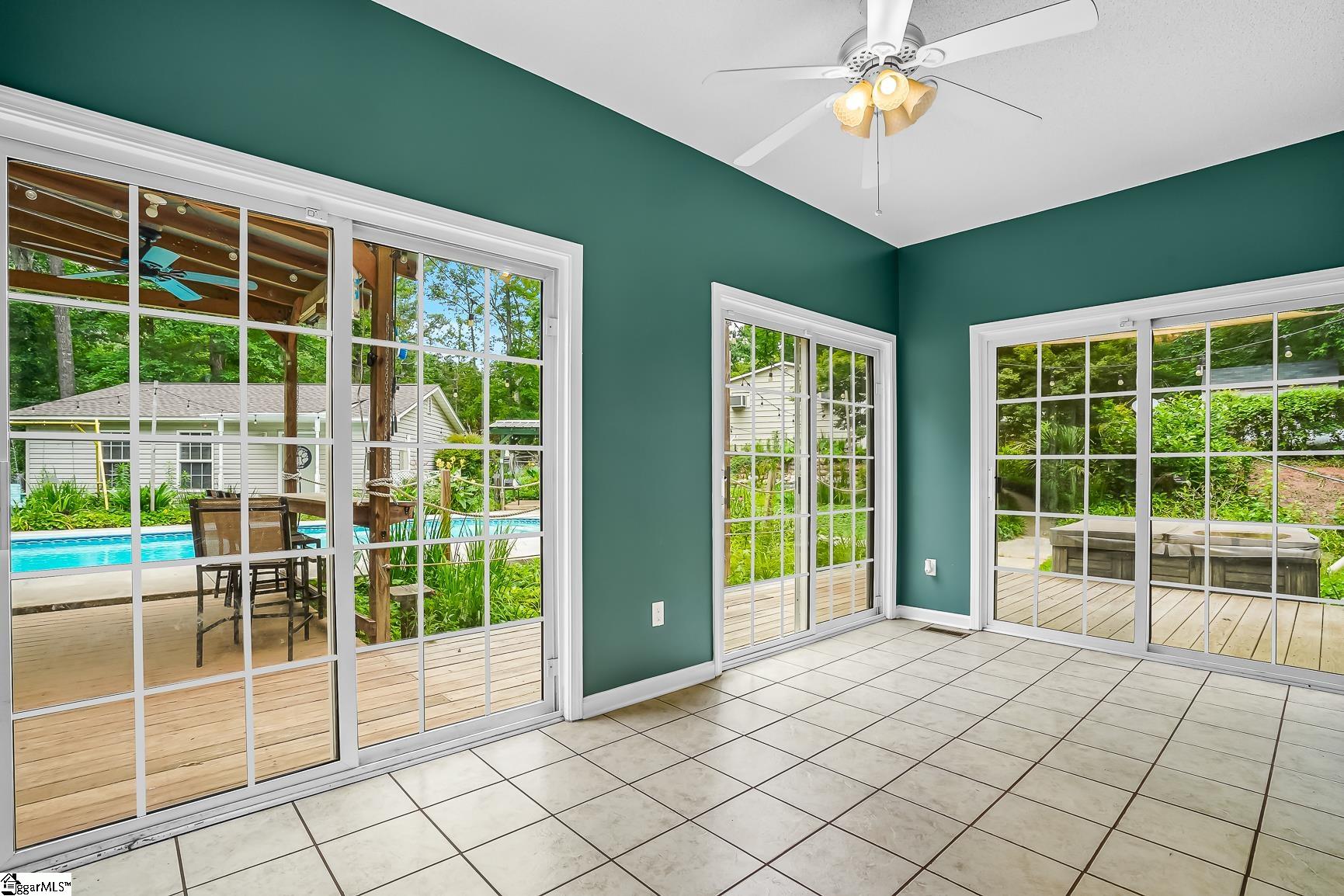 1298 Moorehead Place Pendelton, SC 29670