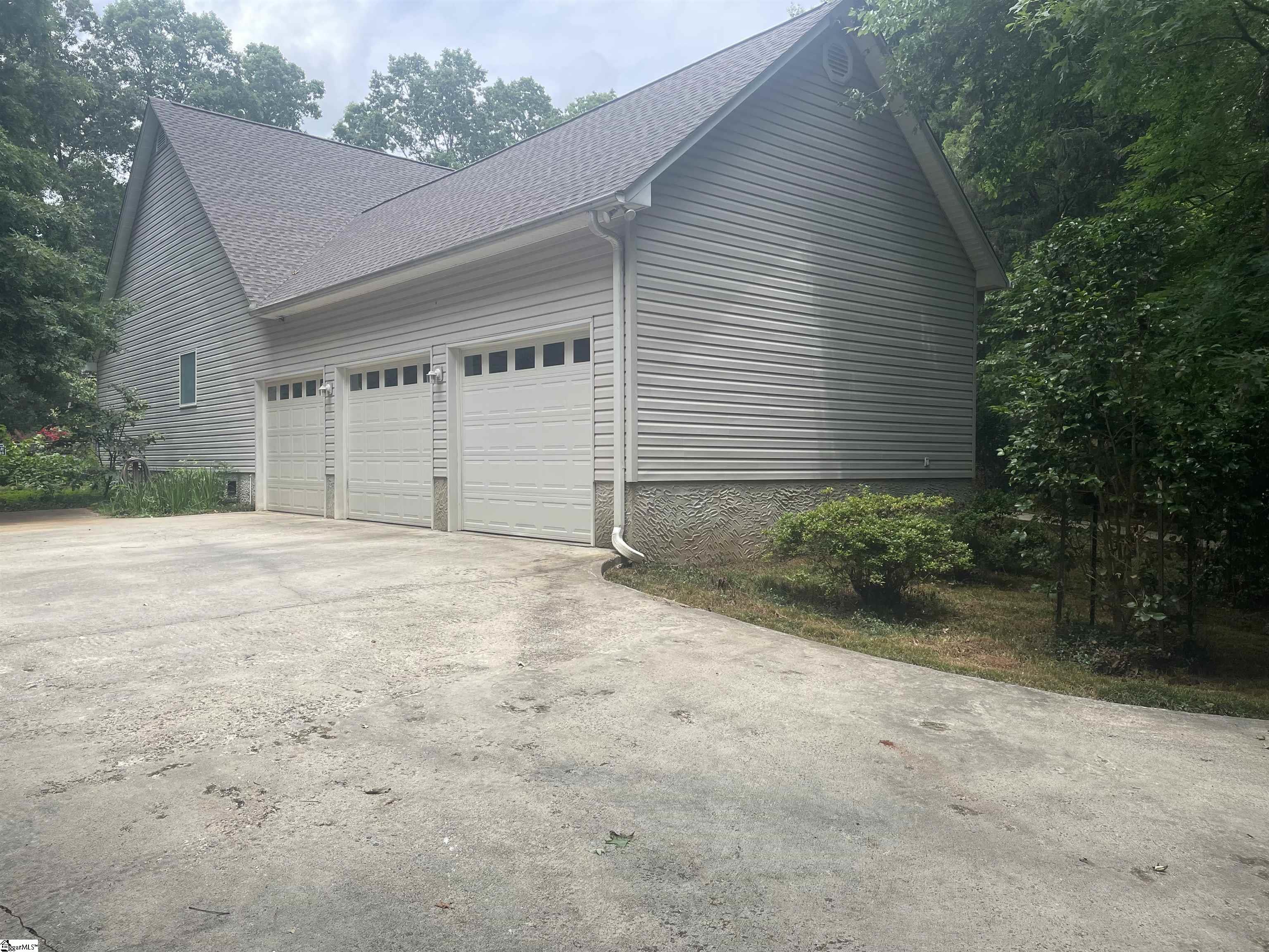 1298 Moorehead Place Pendelton, SC 29670