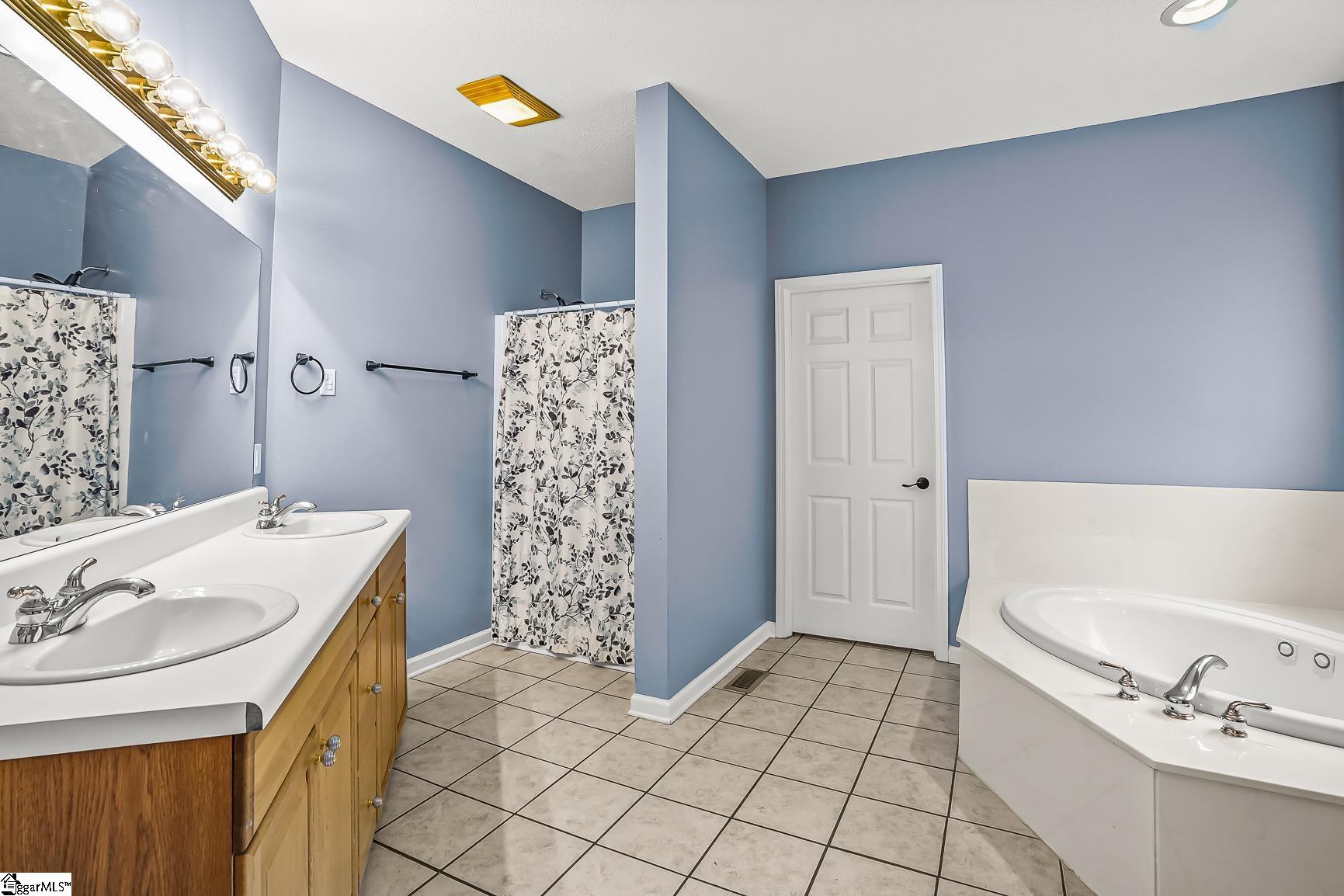 1298 Moorehead Place Pendelton, SC 29670