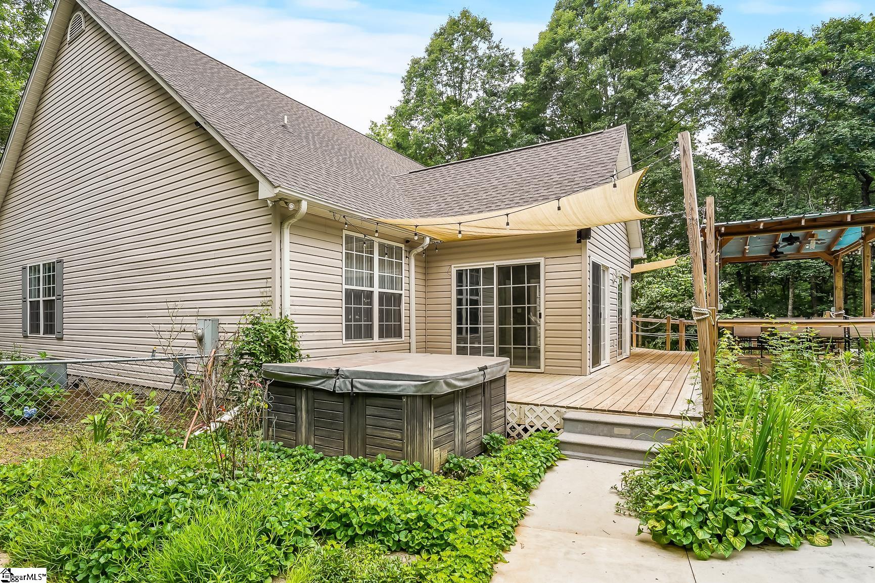 1298 Moorehead Place Pendelton, SC 29670