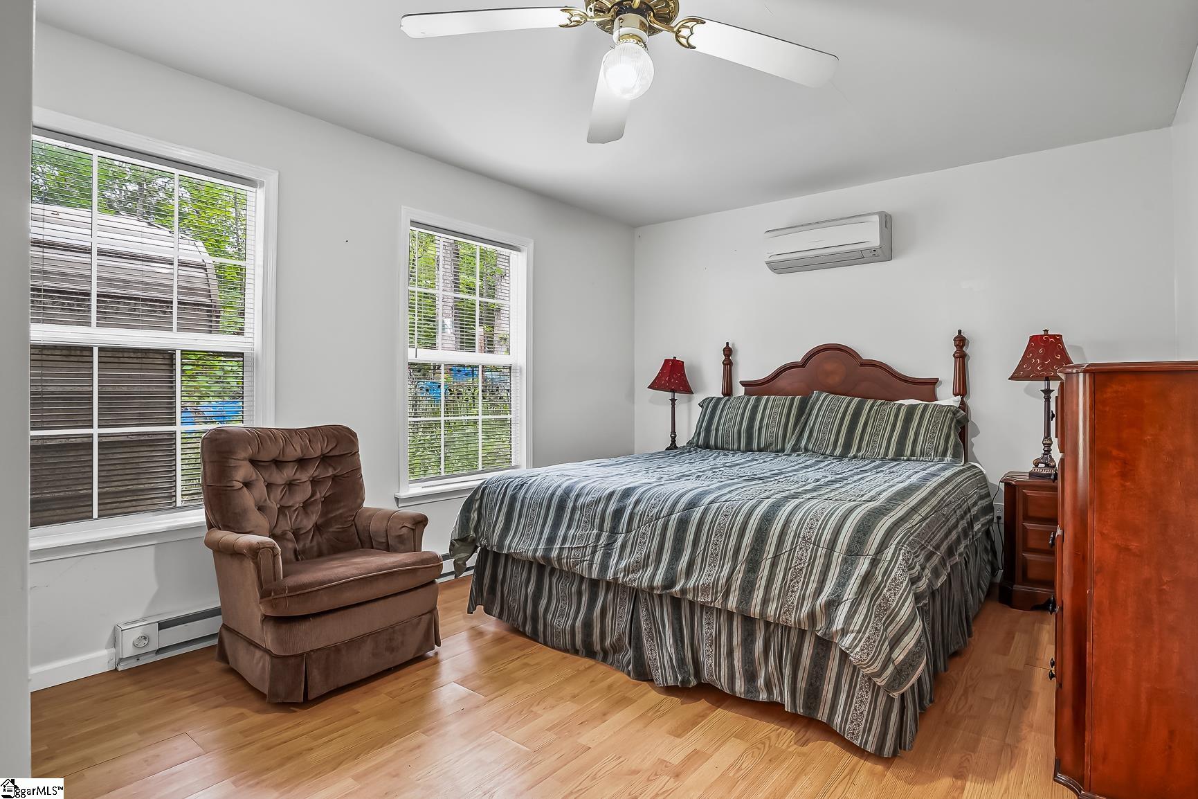 1298 Moorehead Place Pendelton, SC 29670