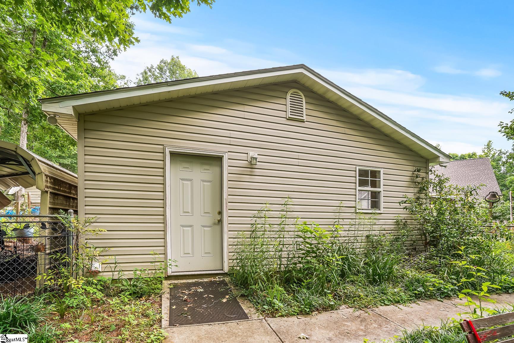 1298 Moorehead Place Pendelton, SC 29670
