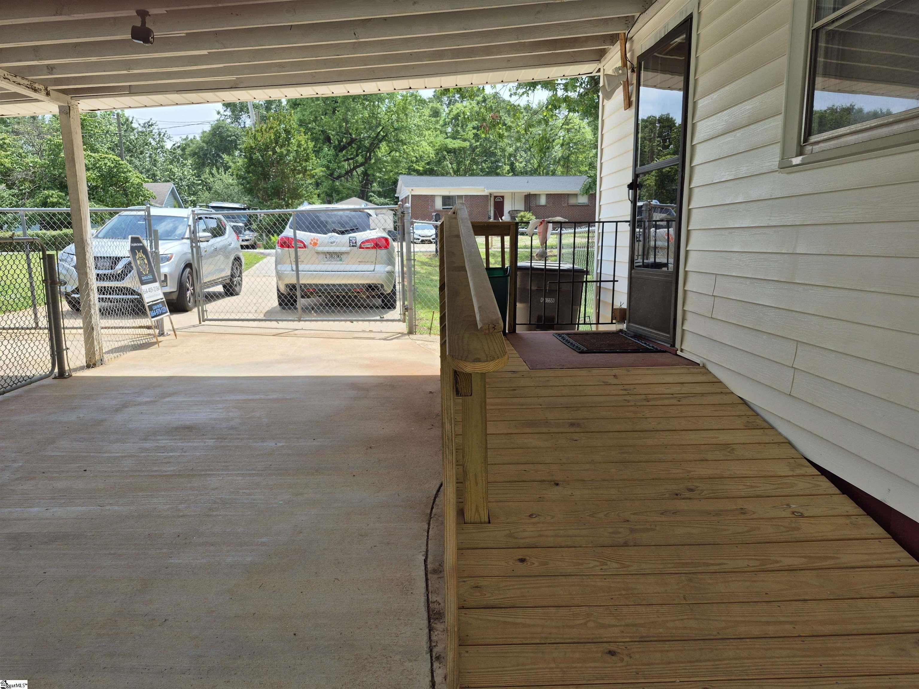 42 Reeves Avenue Greenville, SC 29605-4731