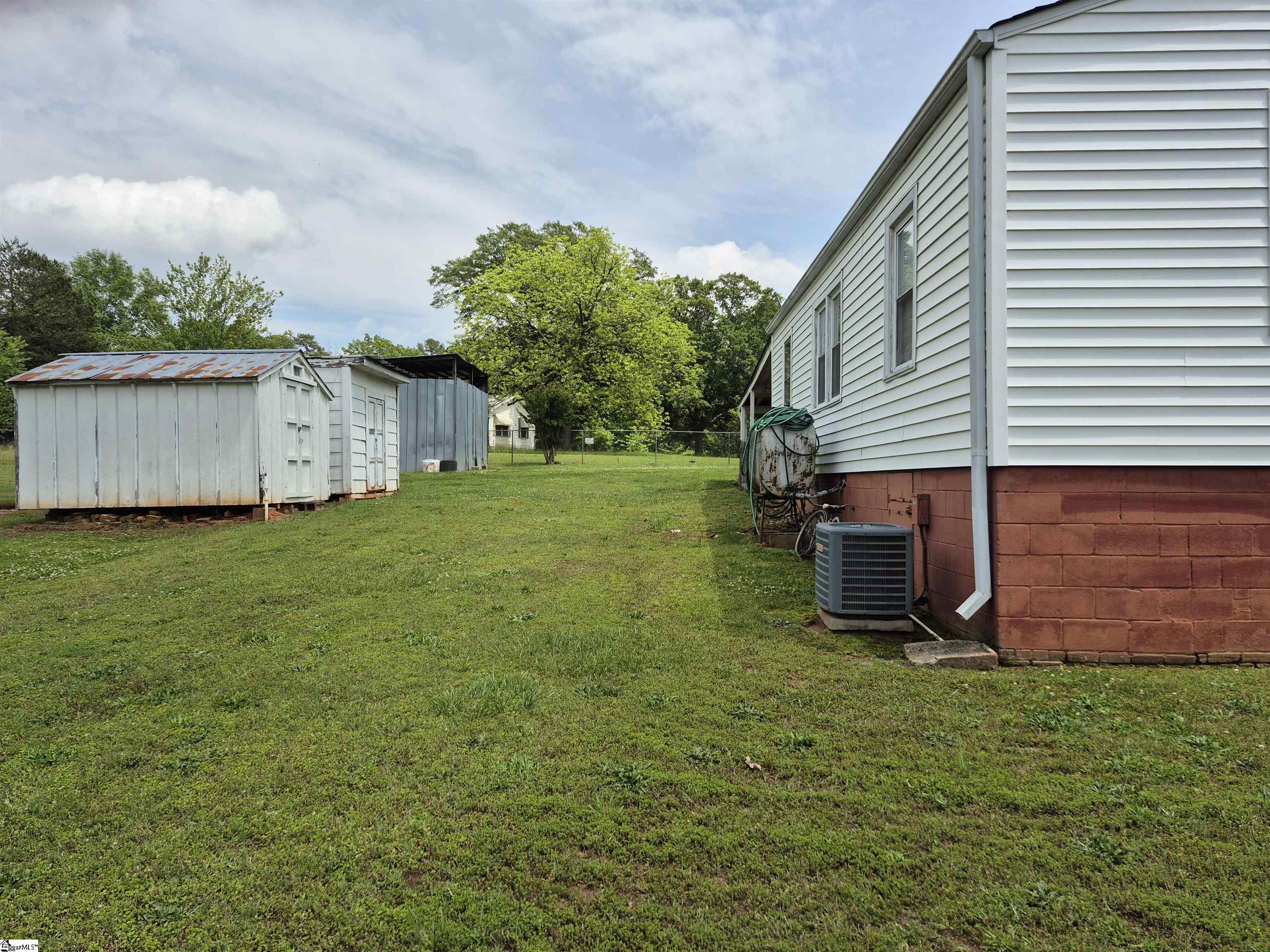 42 Reeves Avenue Greenville, SC 29605-4731