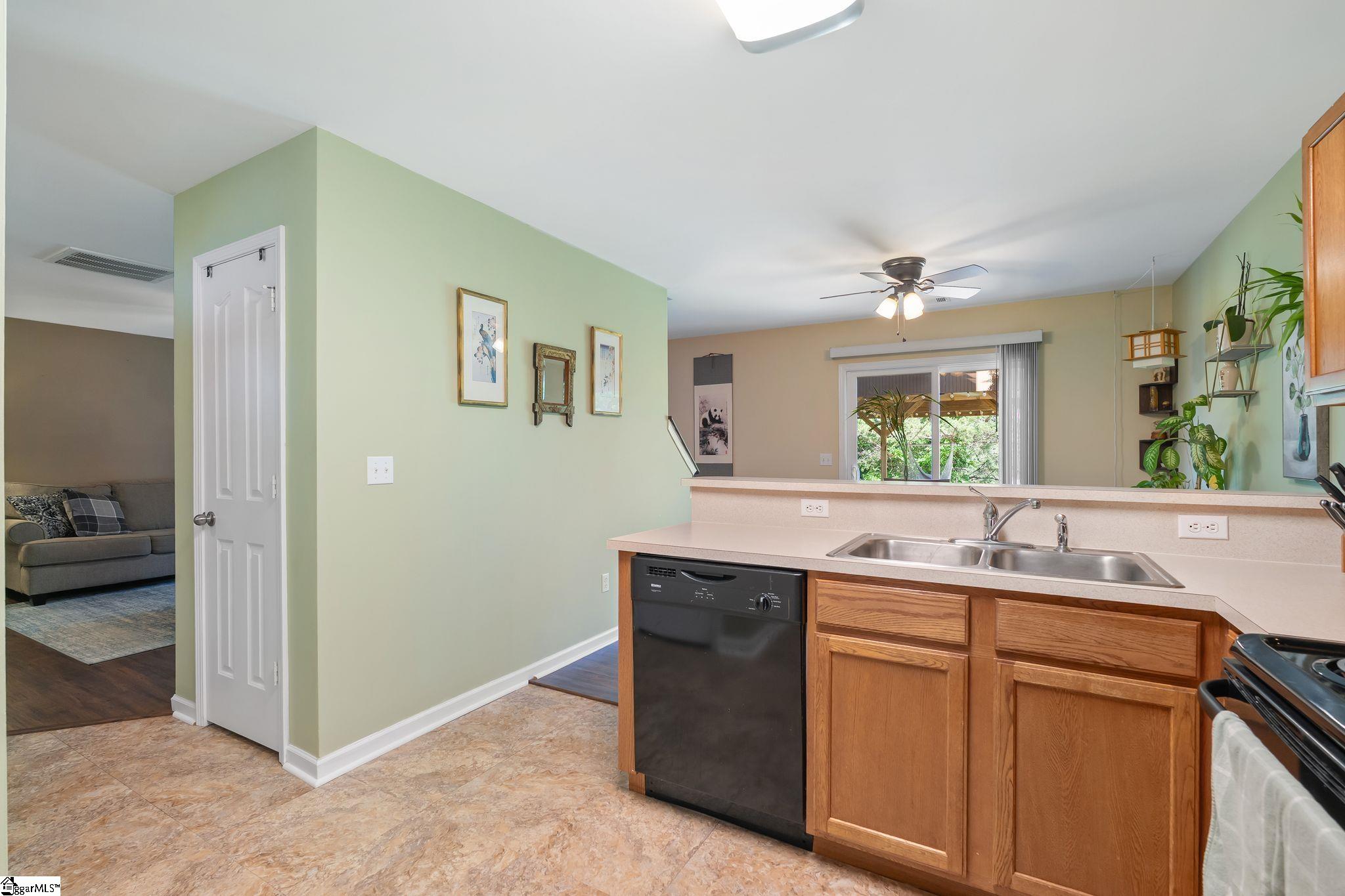 9 Hollow Tree Way Greenville, SC 29605-6430