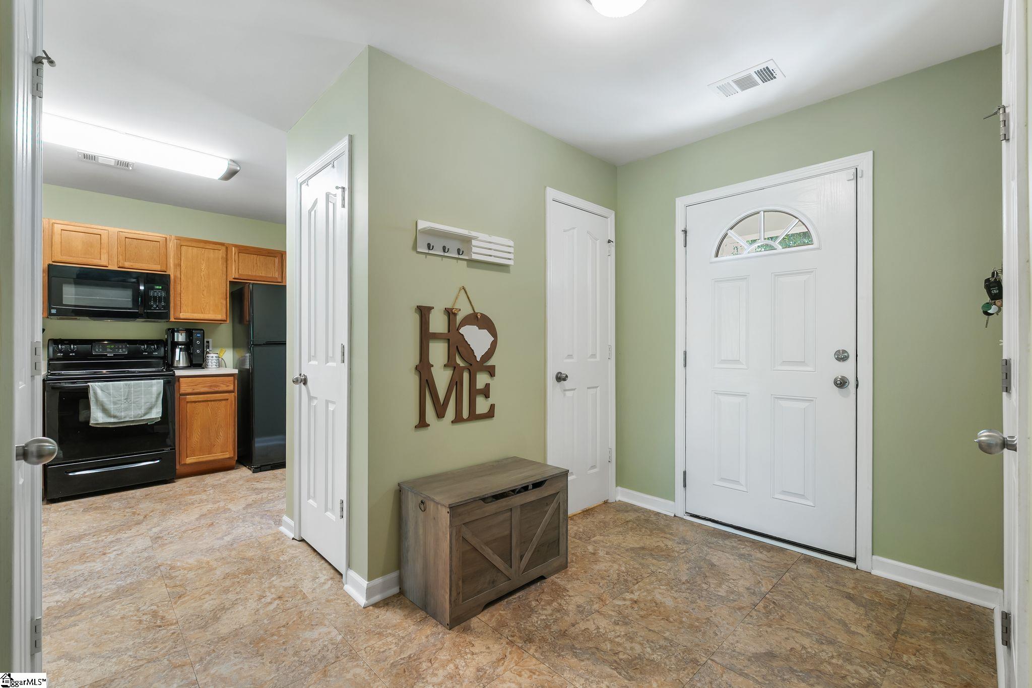 9 Hollow Tree Way Greenville, SC 29605-6430