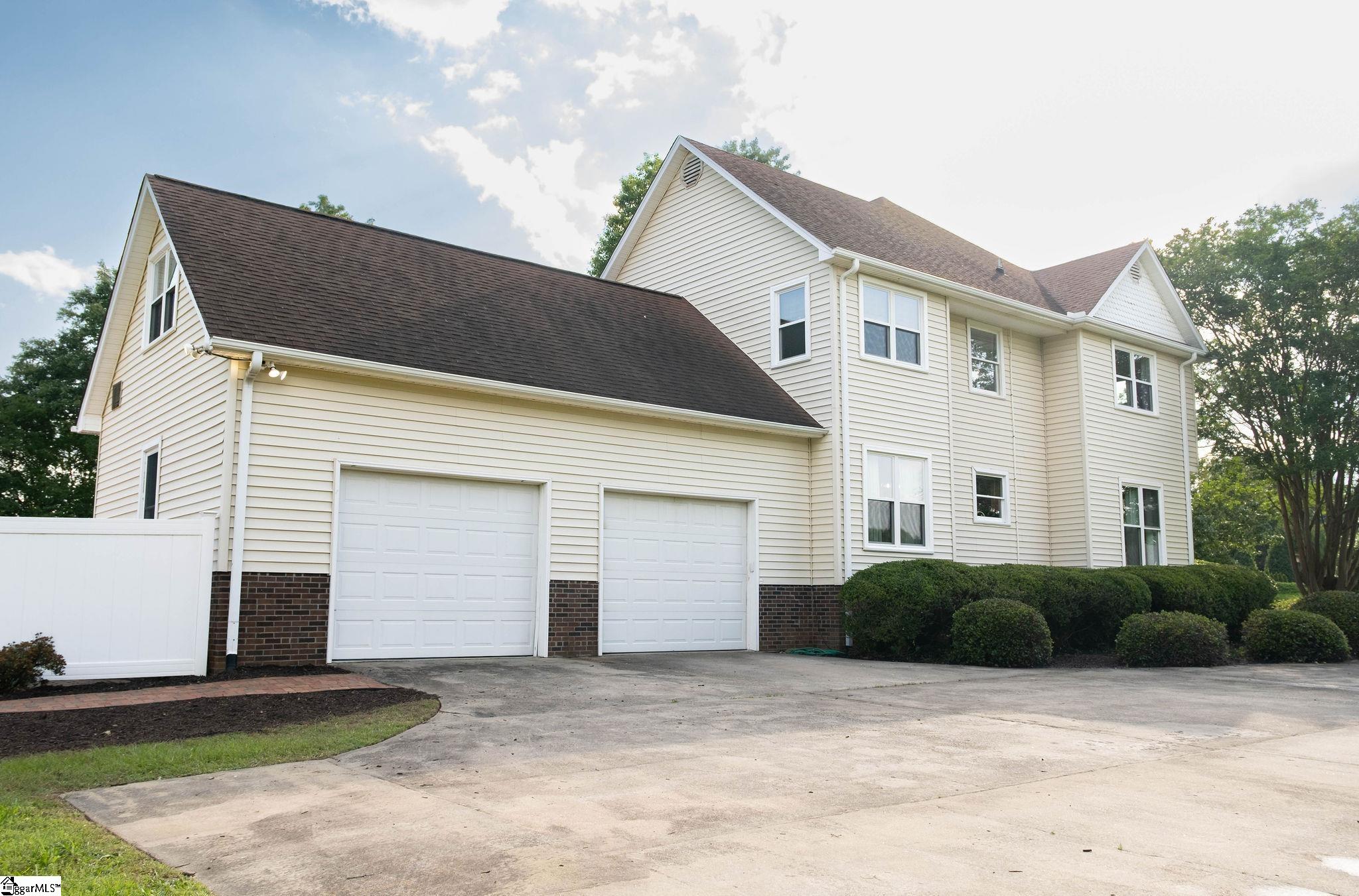 106 Knoll Creek Drive Simpsonville, SC 29680