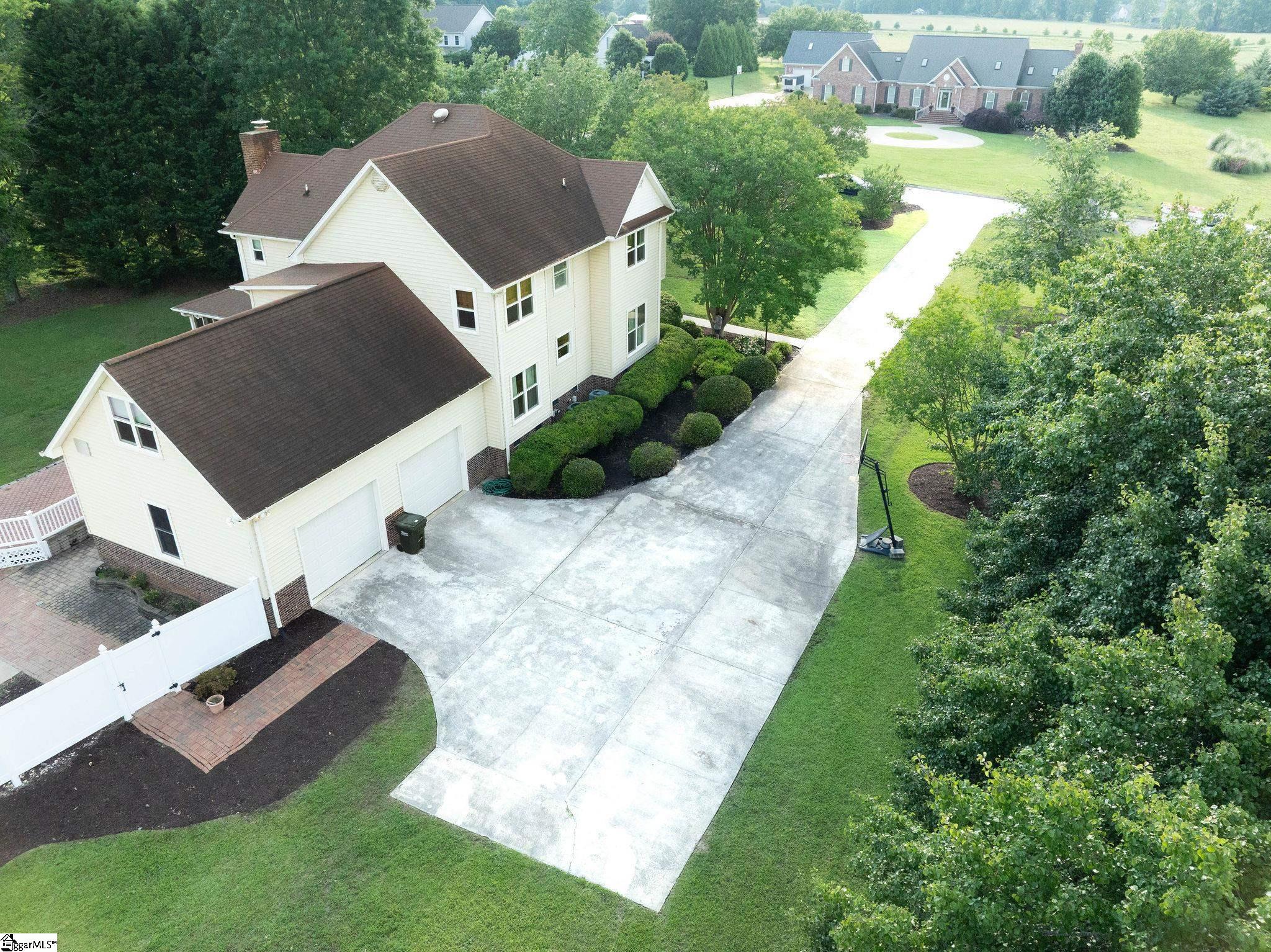 106 Knoll Creek Drive Simpsonville, SC 29680