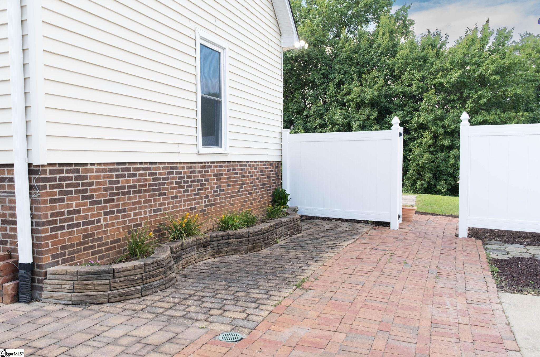 106 Knoll Creek Drive Simpsonville, SC 29680