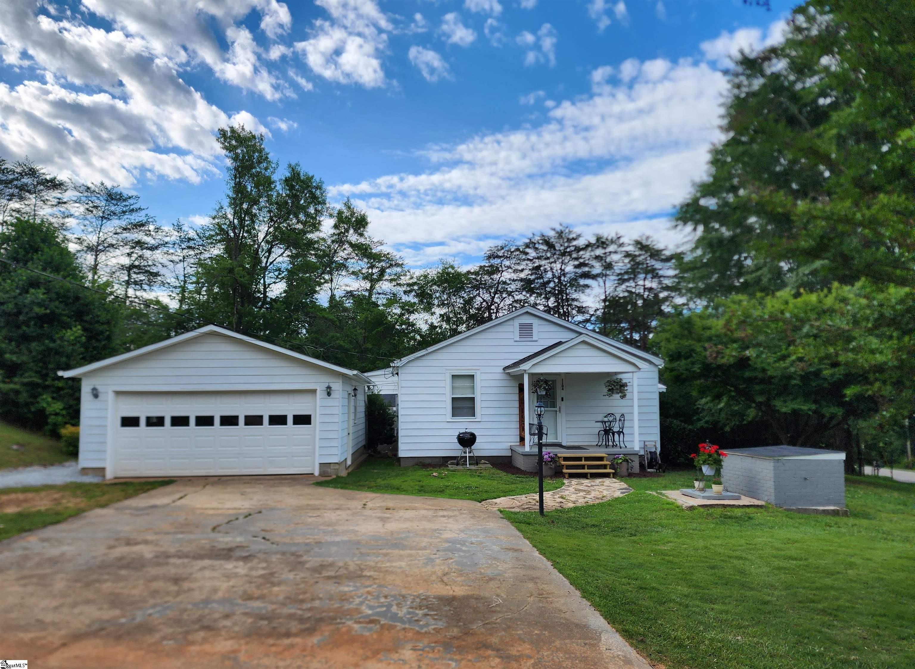 1104 Robert P Jeanes Road Easley, SC 29640