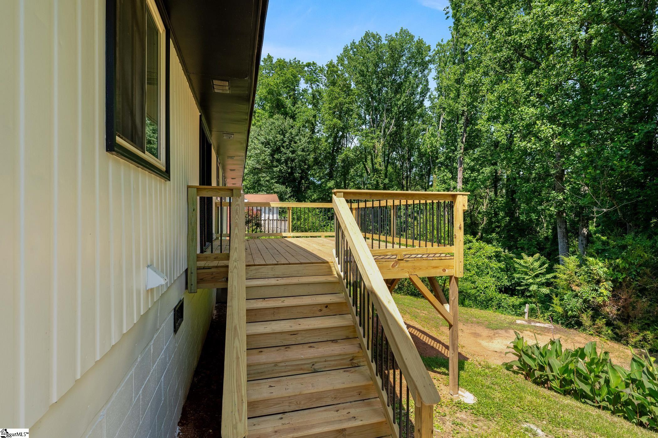 6 Glen Haven Court Greenville, SC 29611