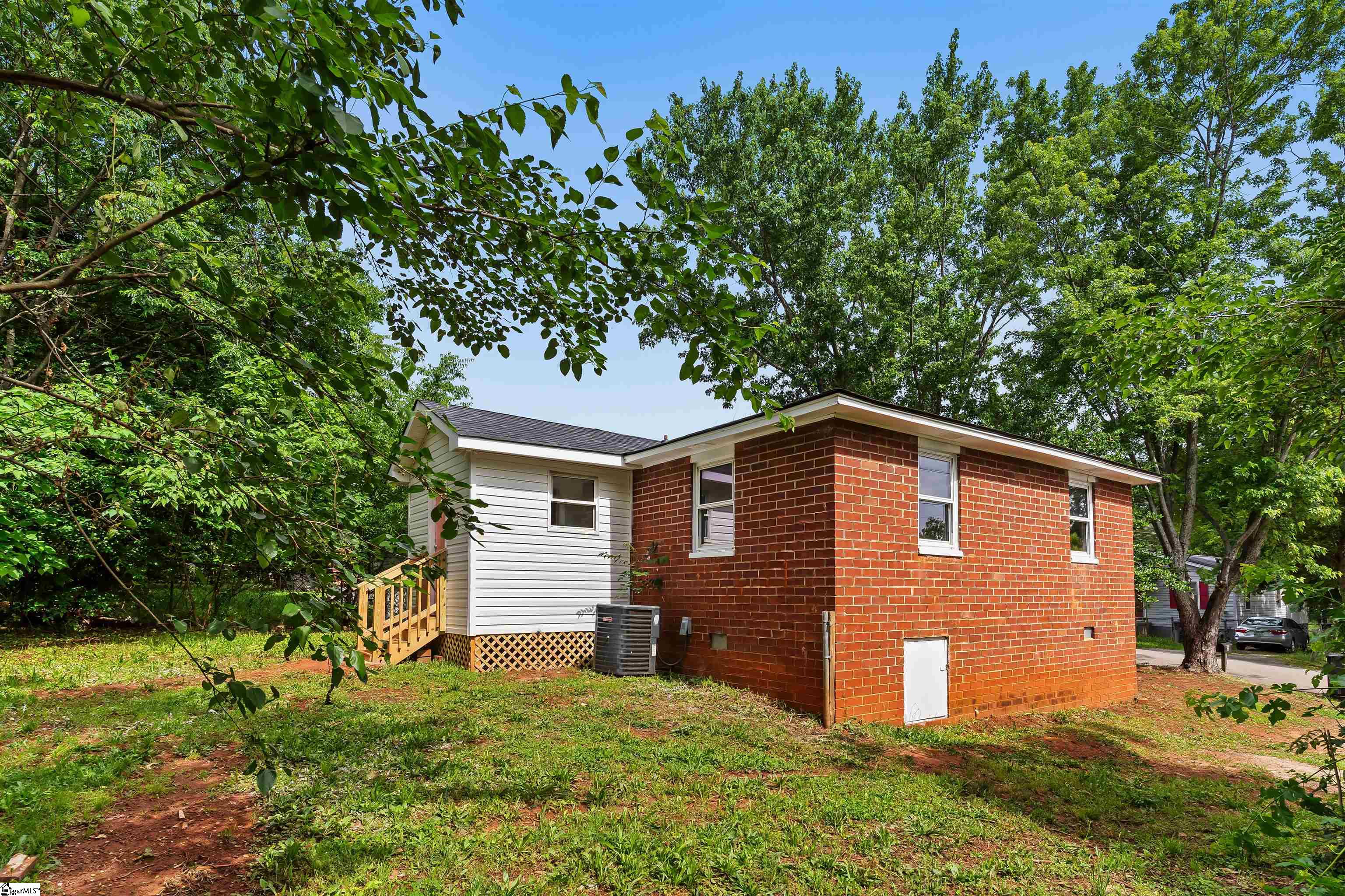 5 Yellowstone Drive Greenville, SC 29617