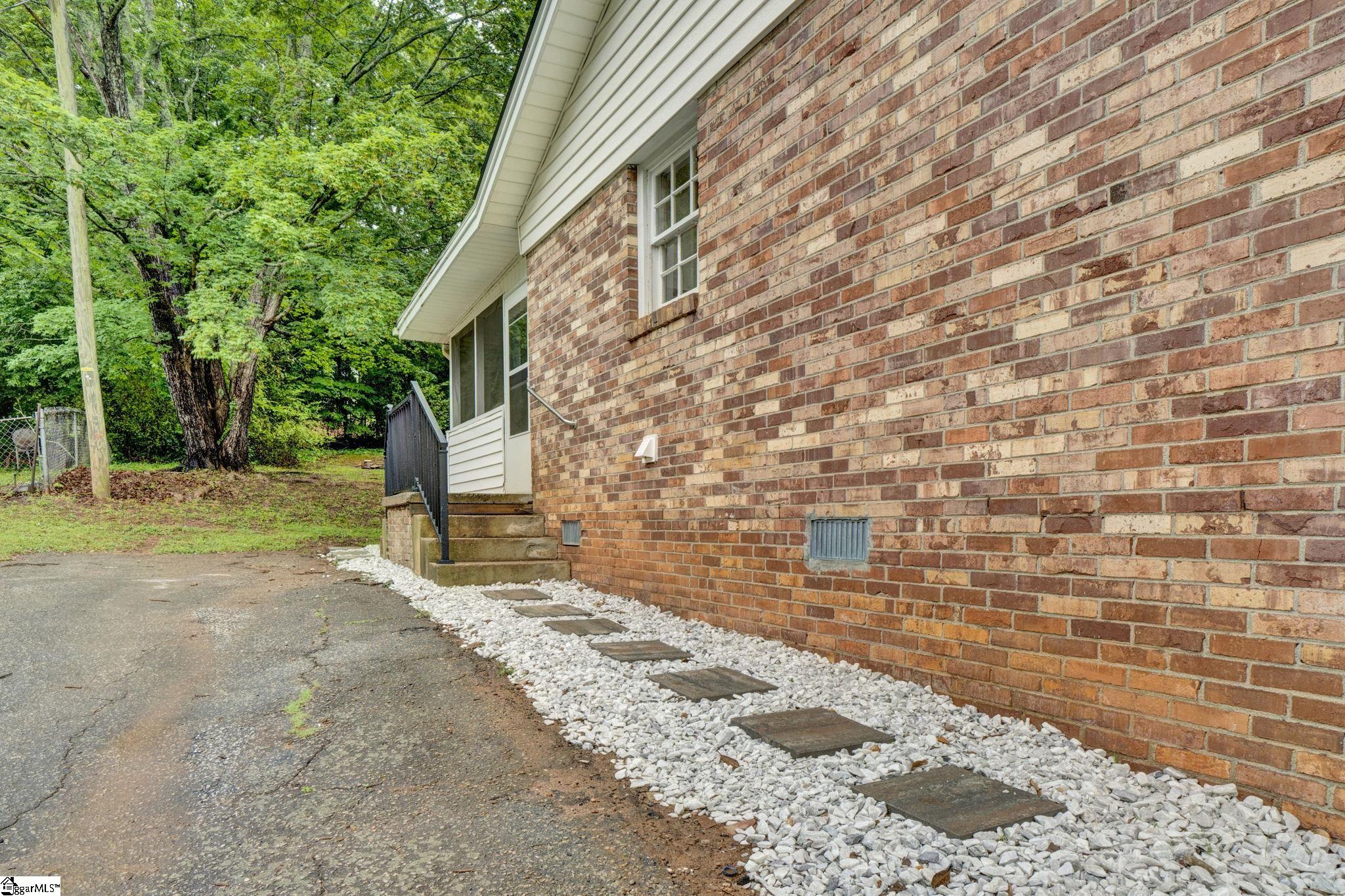 210 Fleetwood Drive Greenville, SC 29605-1424