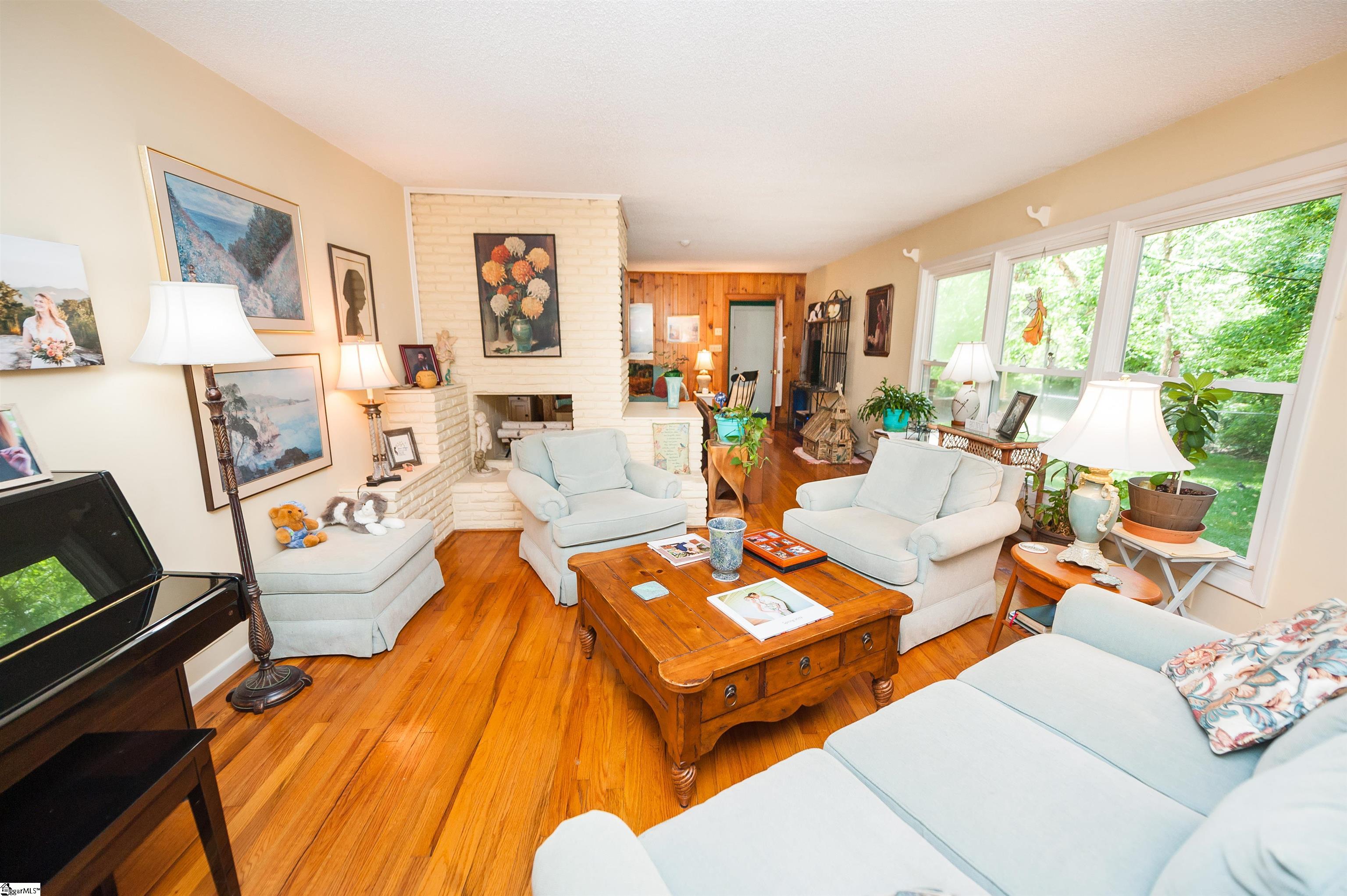 109 Kent Place Spartanburg, SC 29307