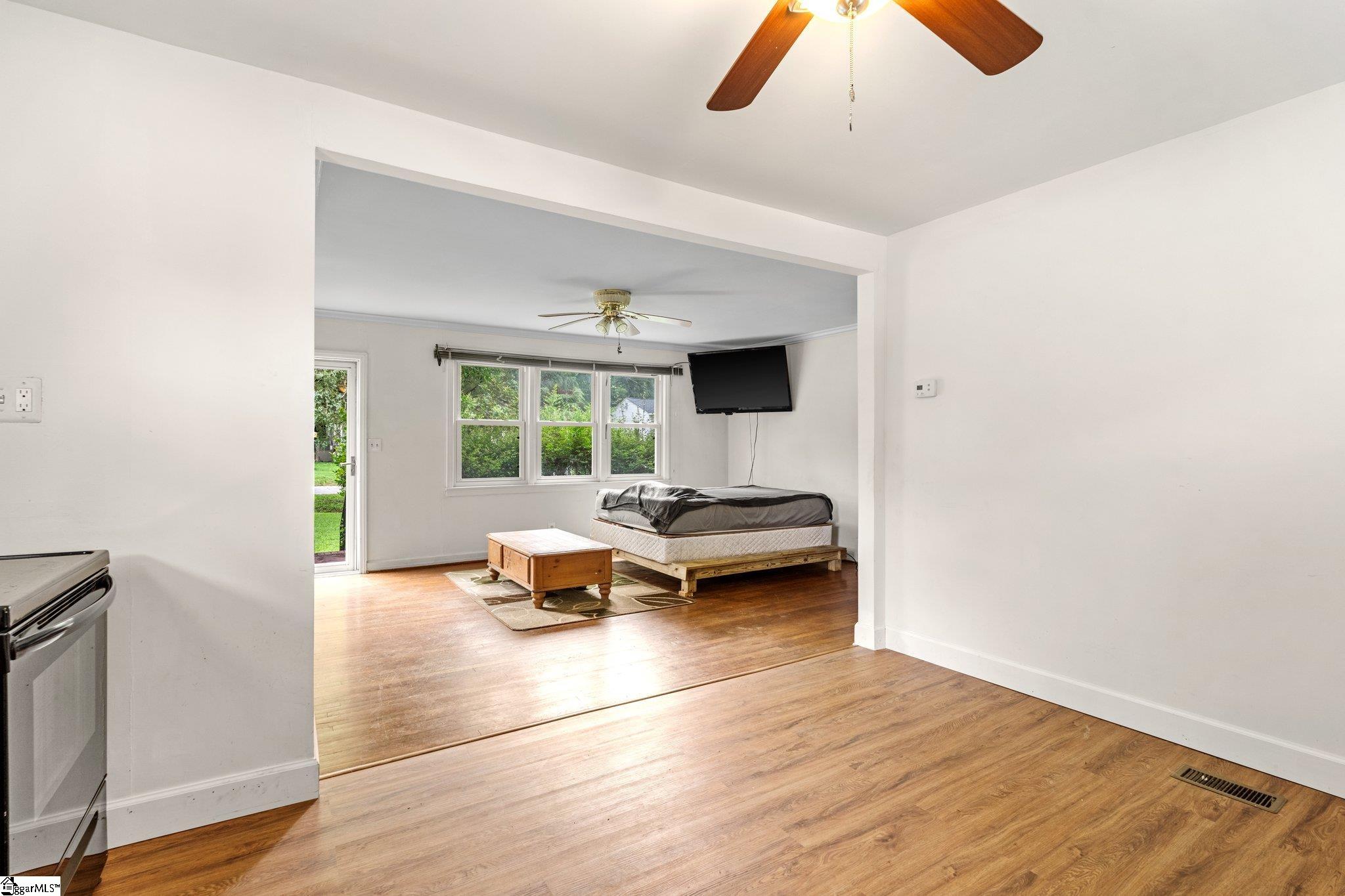 28 Mayflower Avenue Greenville, SC 29605