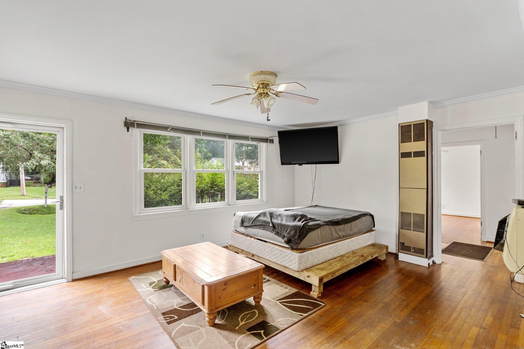 28 Mayflower Avenue Greenville, SC 29605