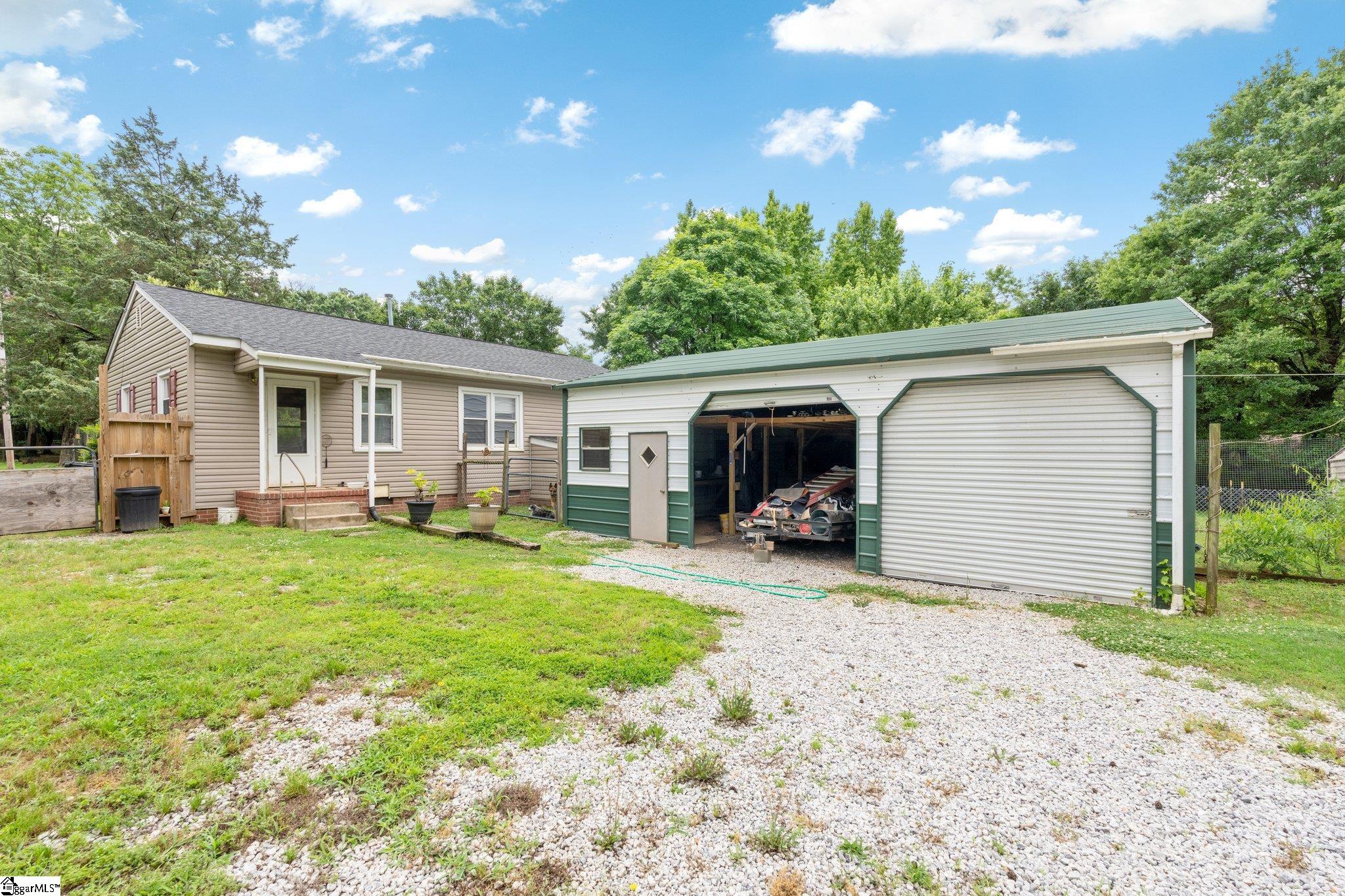 28 Mayflower Avenue Greenville, SC 29605