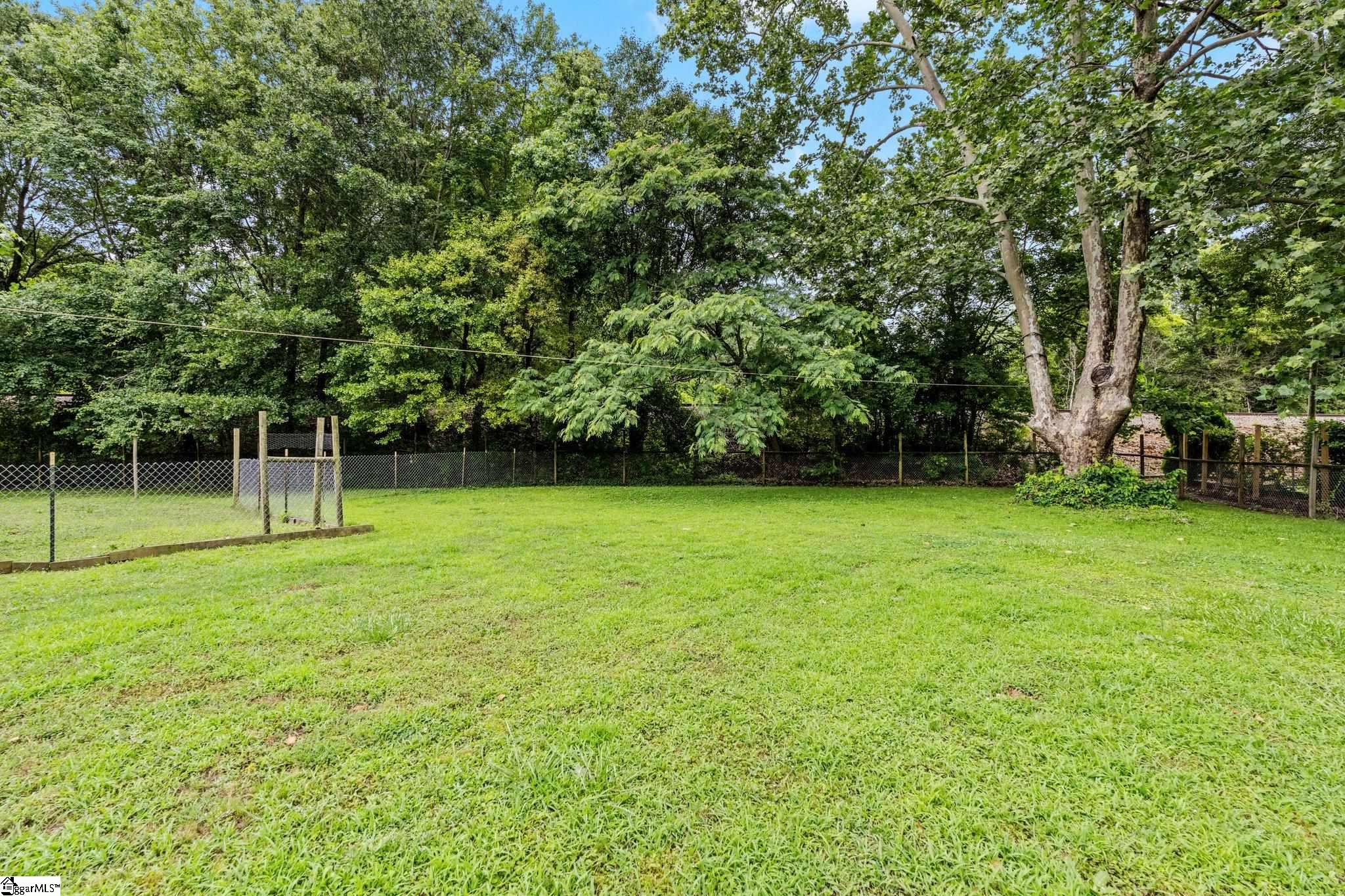28 Mayflower Avenue Greenville, SC 29605