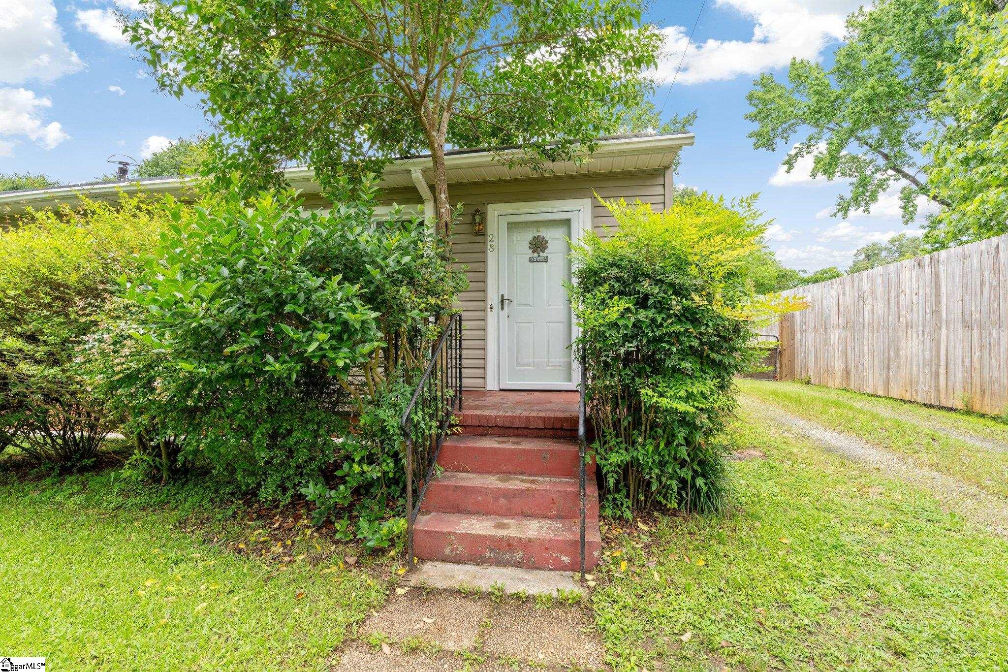 28 Mayflower Avenue Greenville, SC 29605