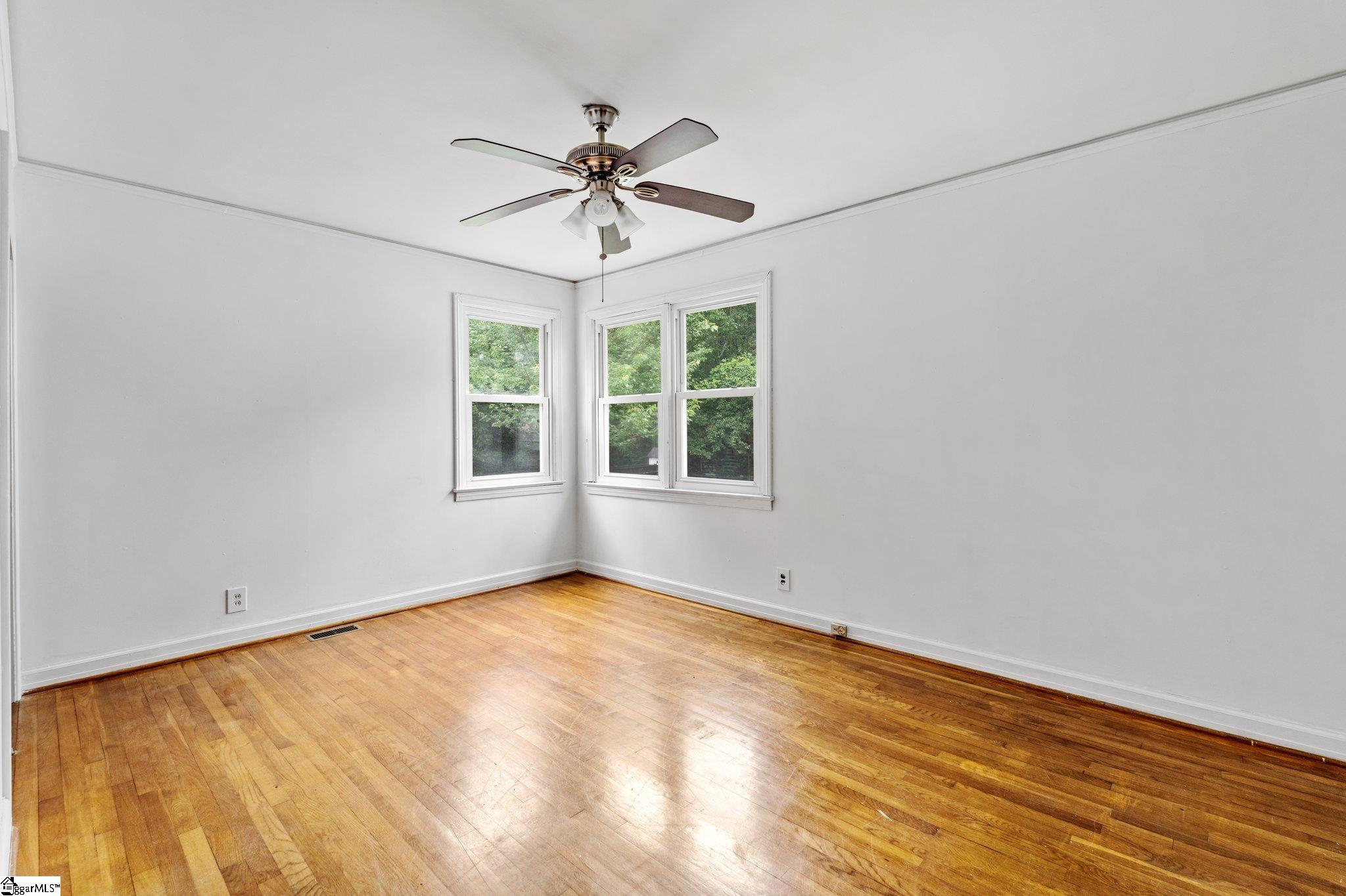 28 Mayflower Avenue Greenville, SC 29605