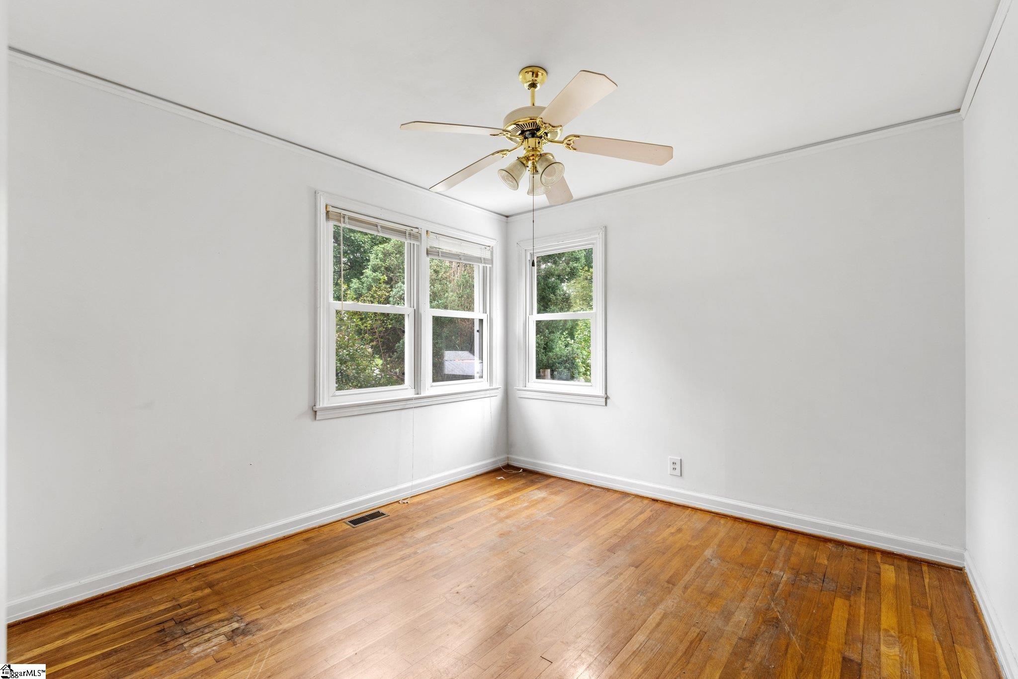 28 Mayflower Avenue Greenville, SC 29605