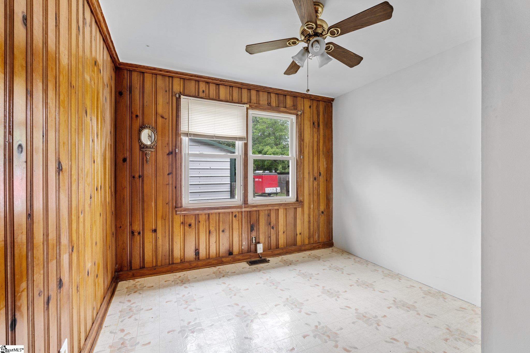 28 Mayflower Avenue Greenville, SC 29605