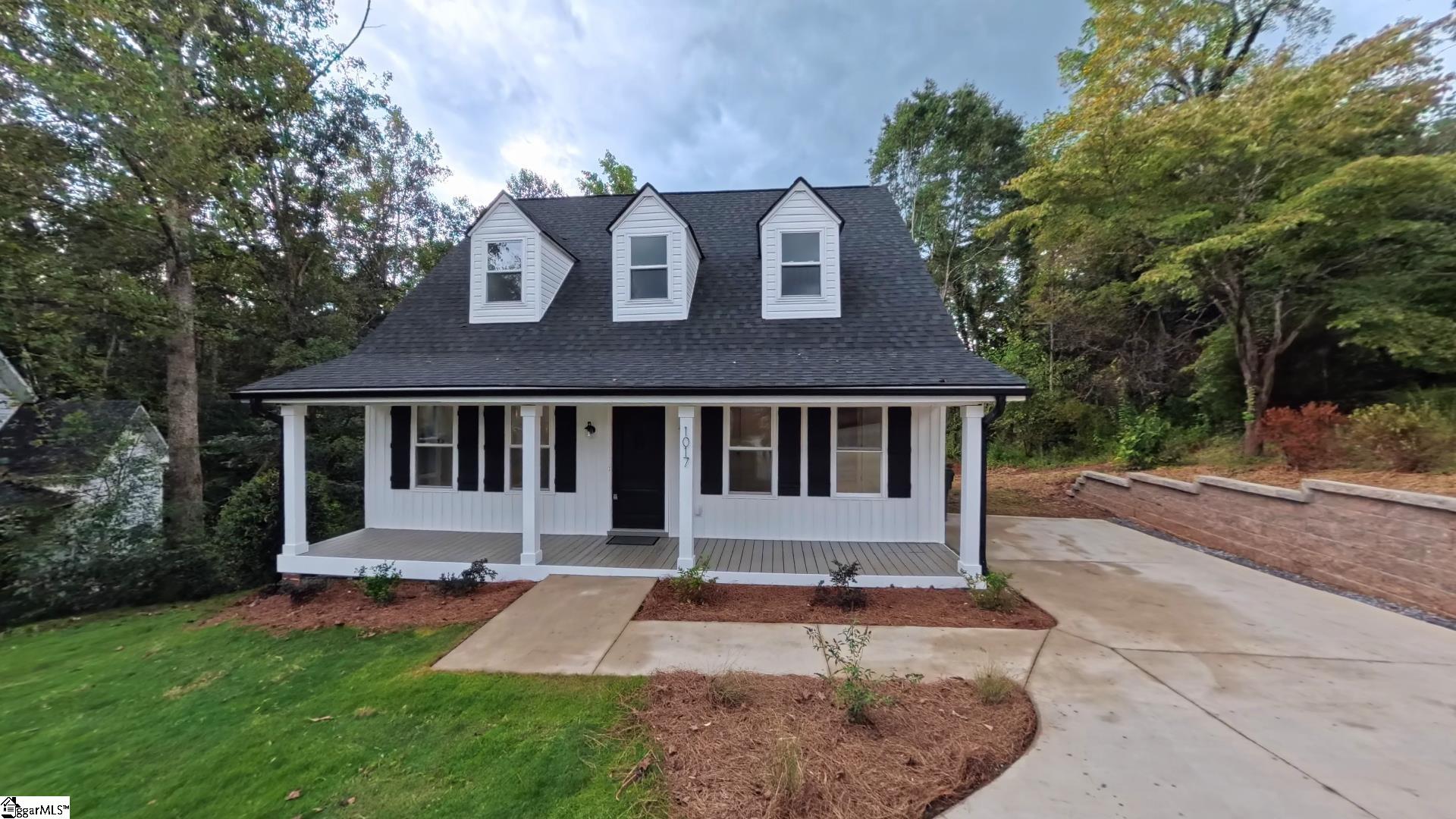 1017 Fox Row Taylors, SC 29687