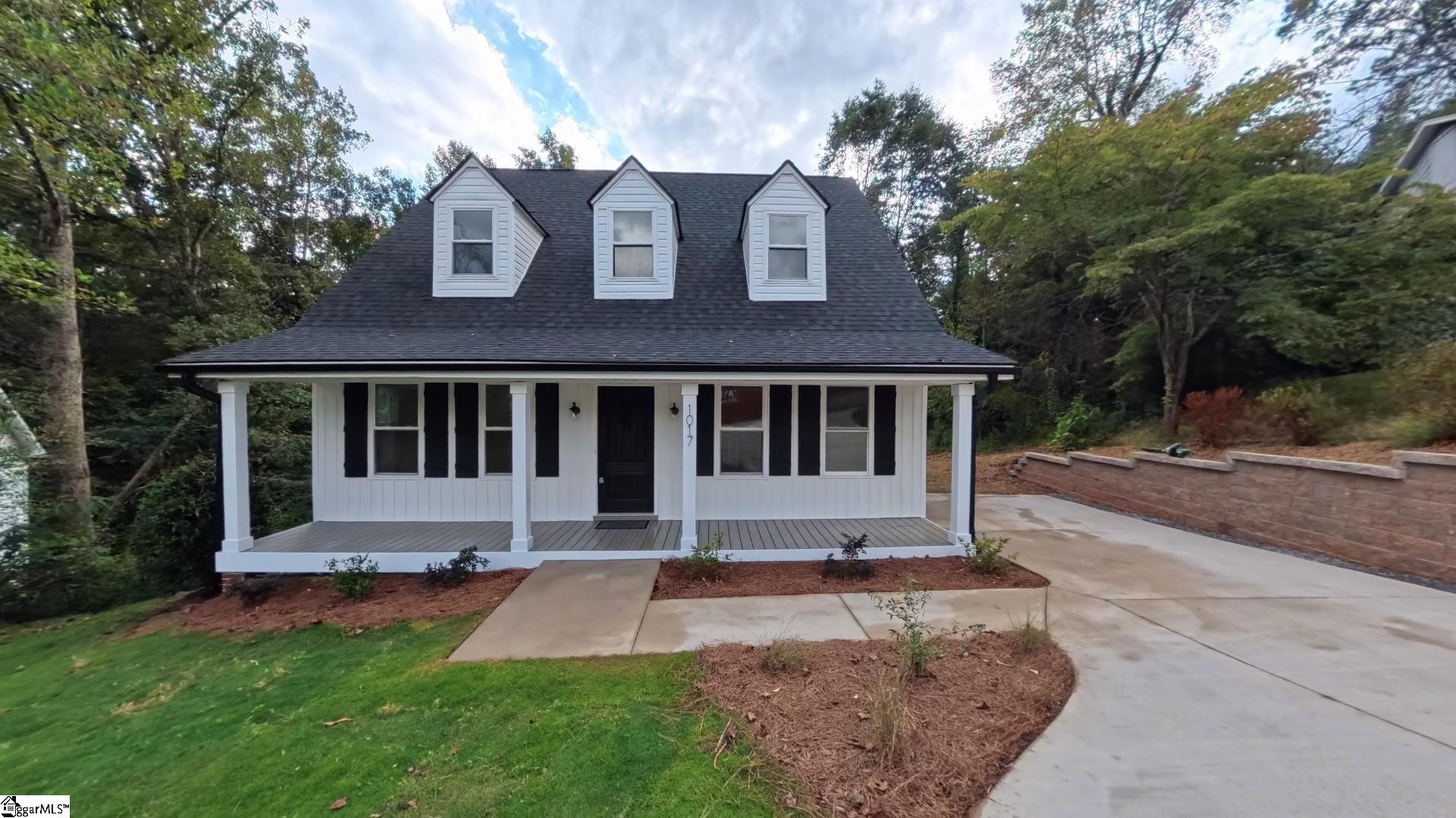 1017 Fox Row Taylors, SC 29687