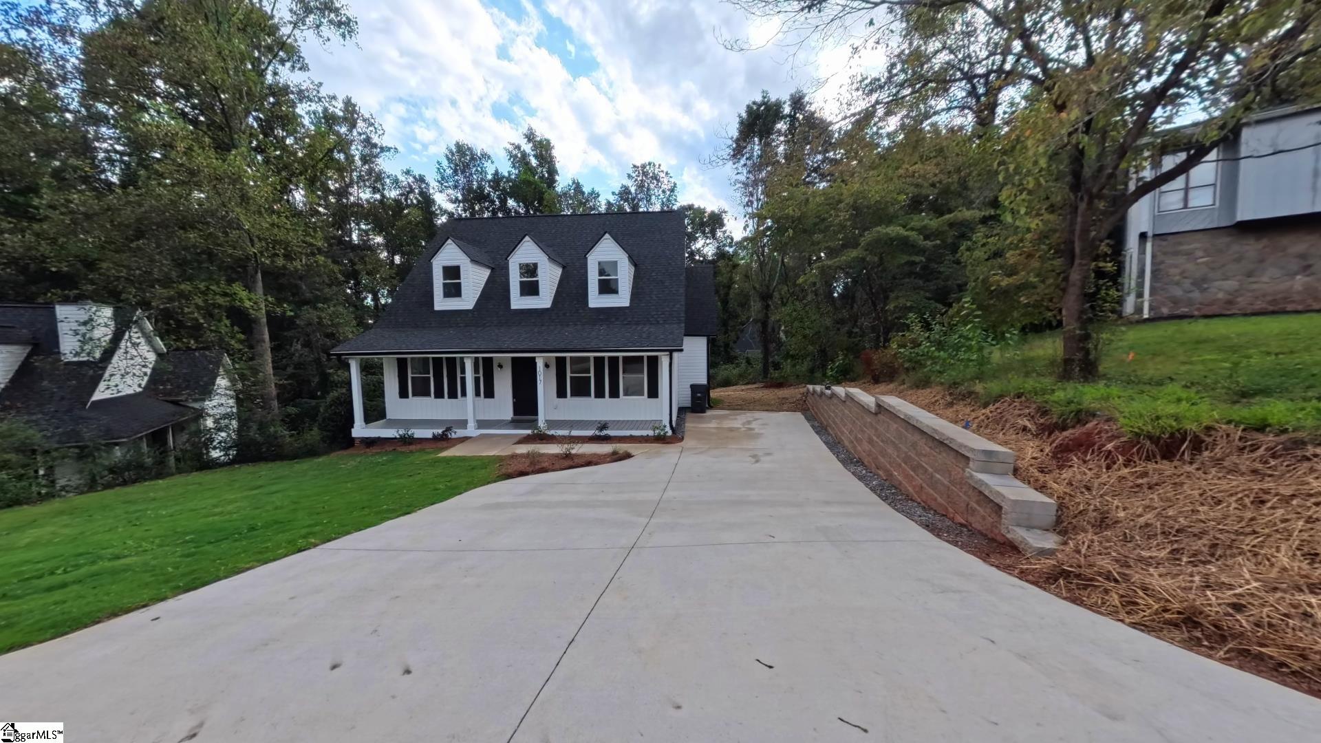 1017 Fox Row Taylors, SC 29687