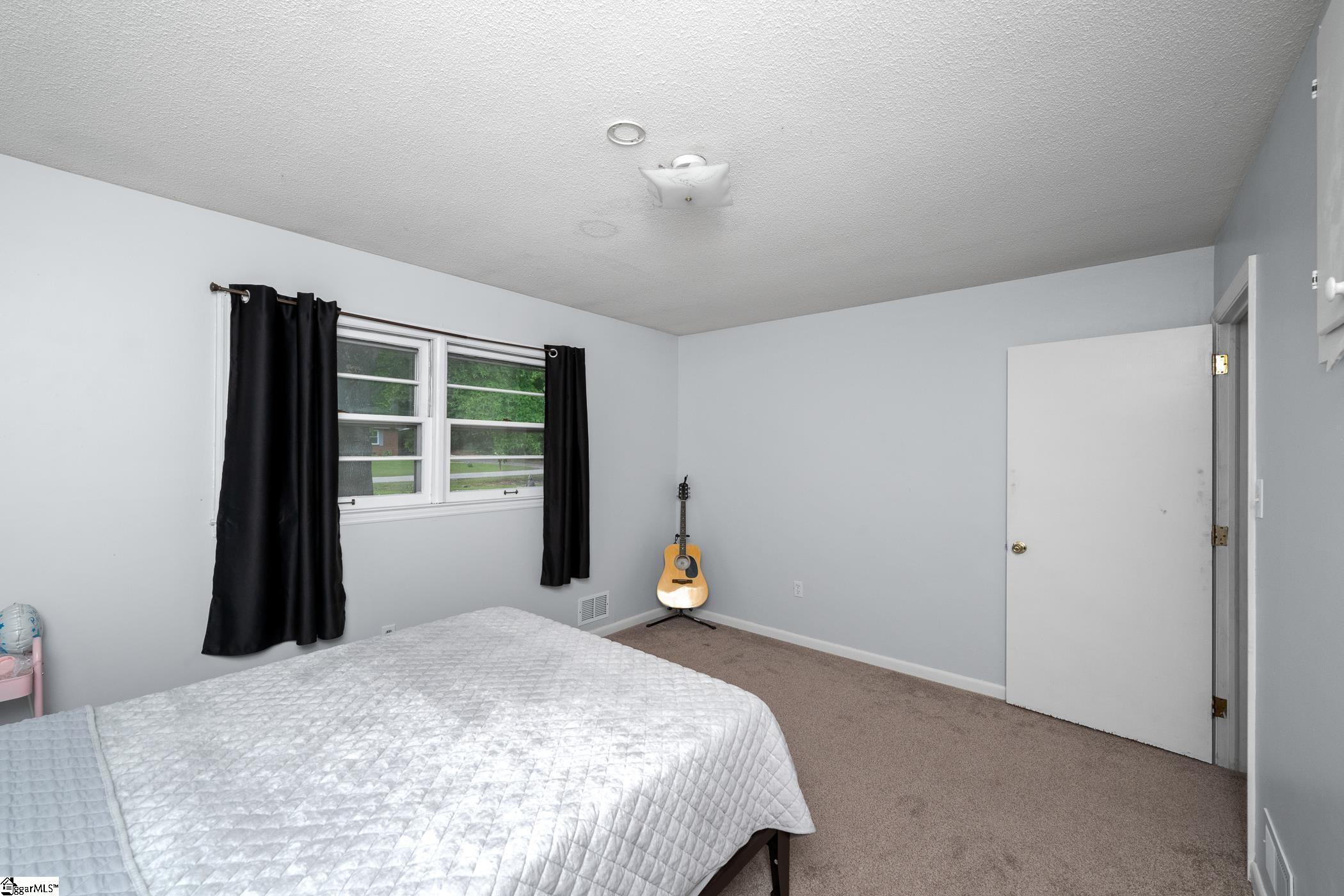 213 Knollwood Drive Spartanburg, SC 29301