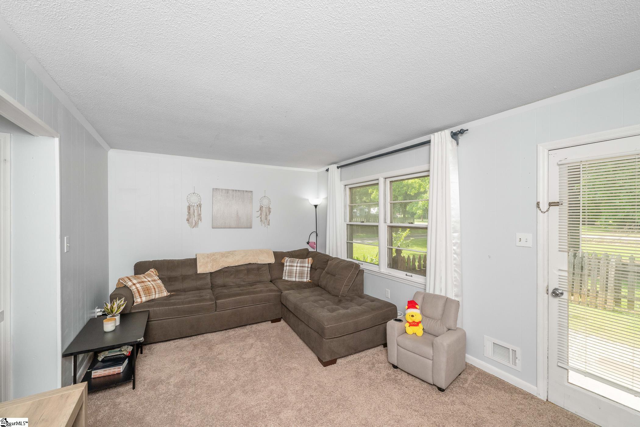 213 Knollwood Drive Spartanburg, SC 29301