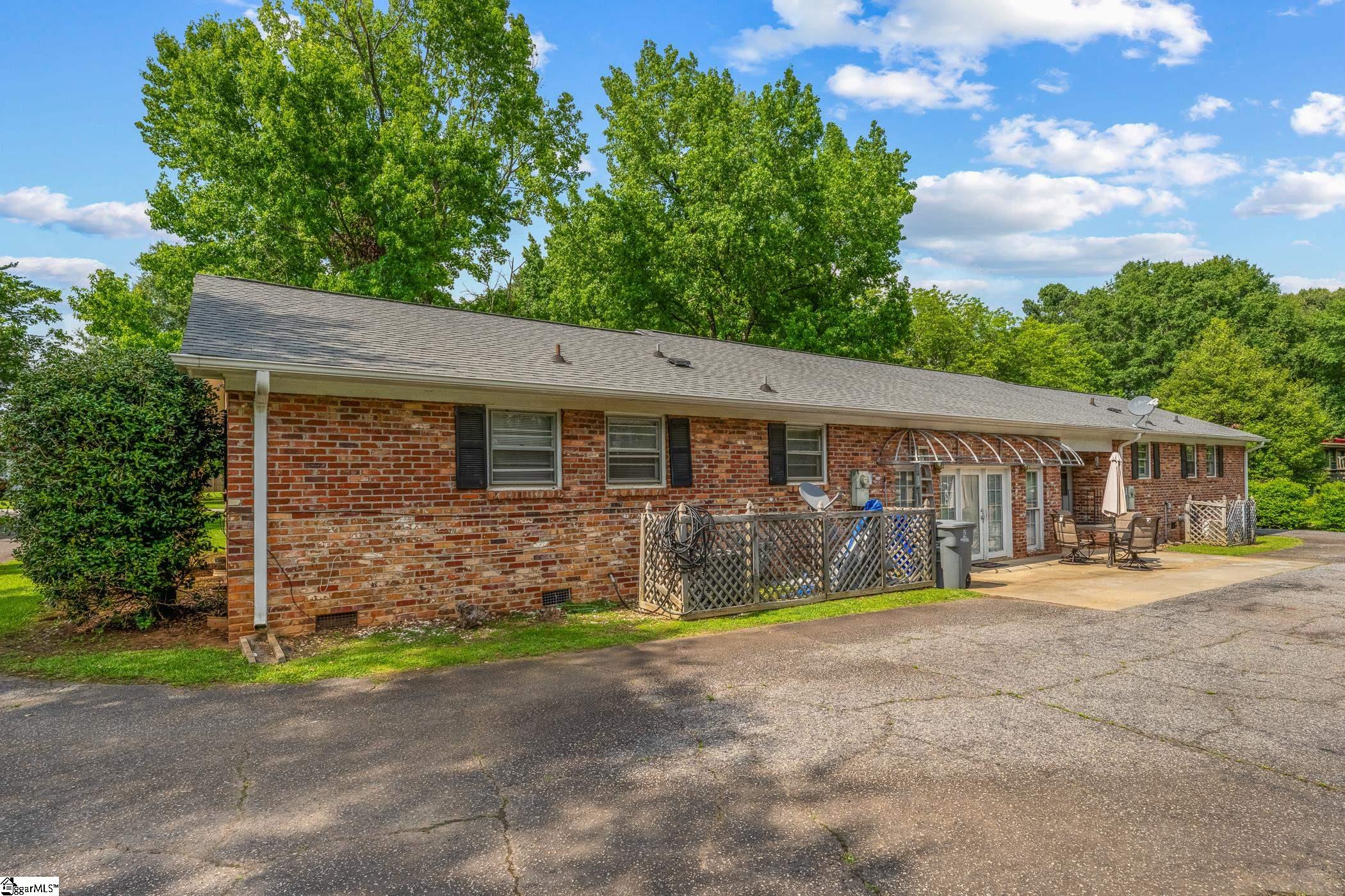 213 Knollwood Drive Spartanburg, SC 29301