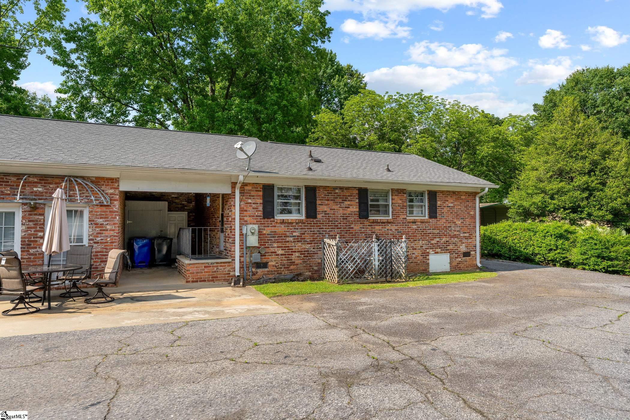 213 Knollwood Drive Spartanburg, SC 29301