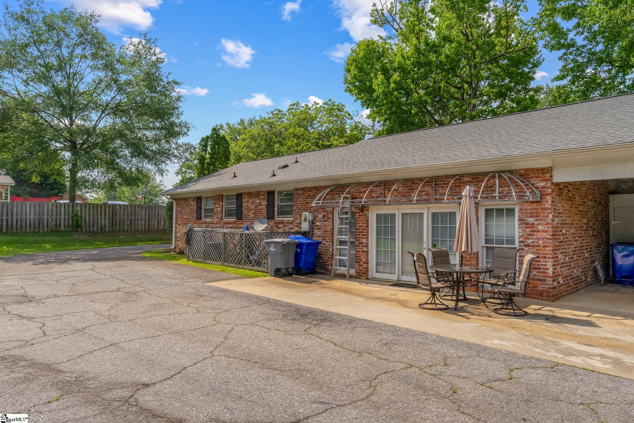 213 Knollwood Drive Spartanburg, SC 29301
