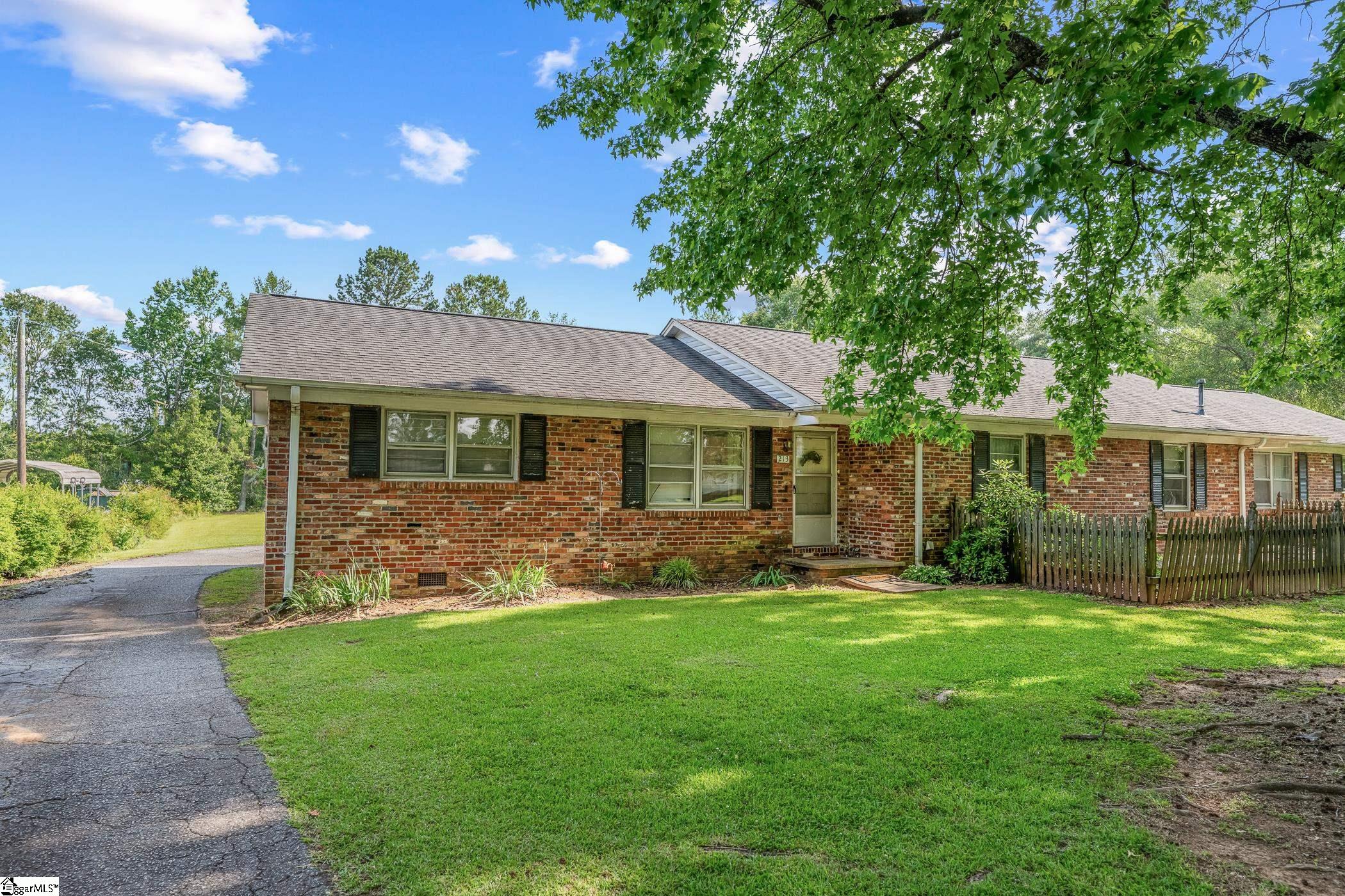213 Knollwood Drive Spartanburg, SC 29301