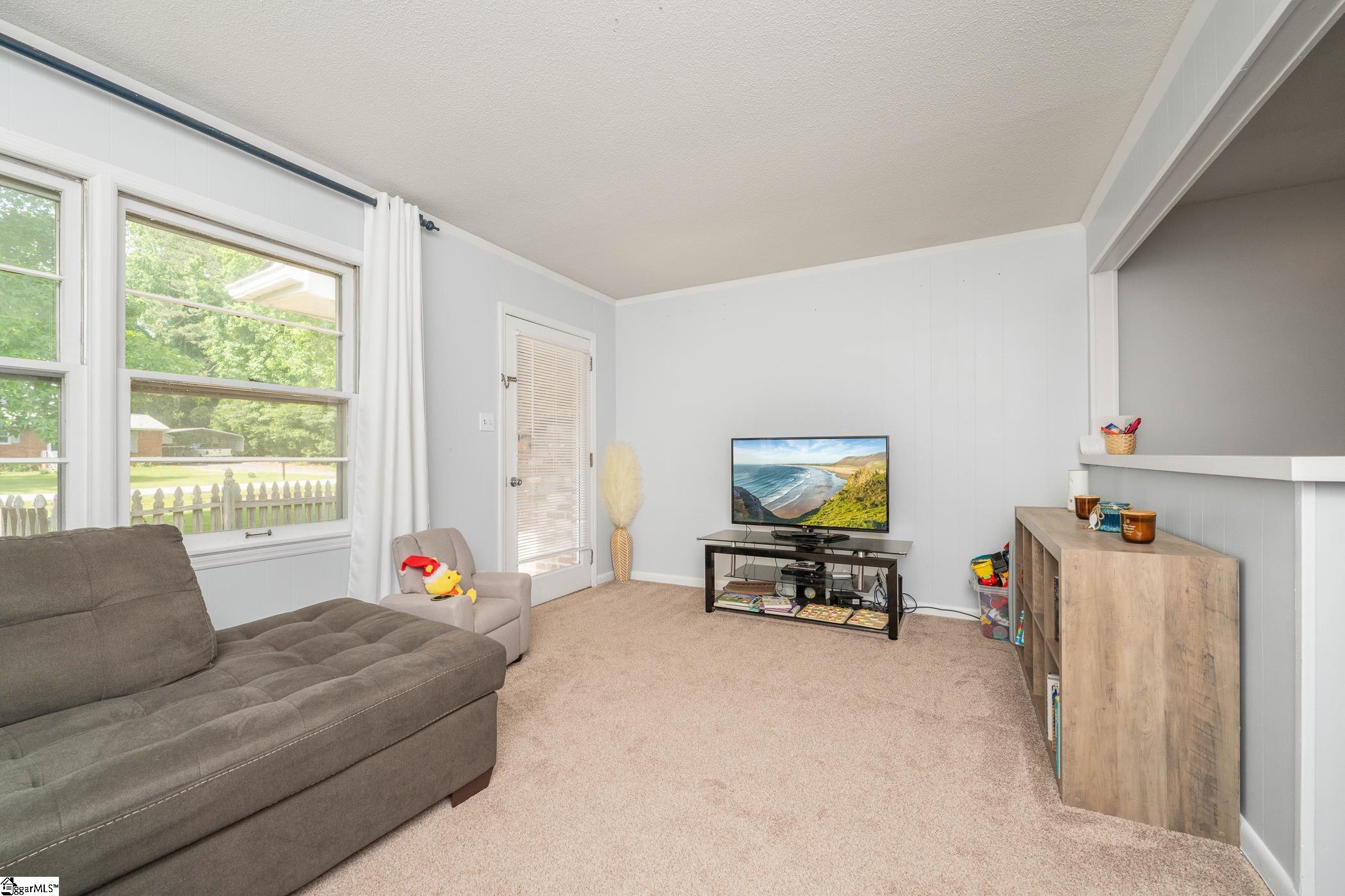 213 Knollwood Drive Spartanburg, SC 29301