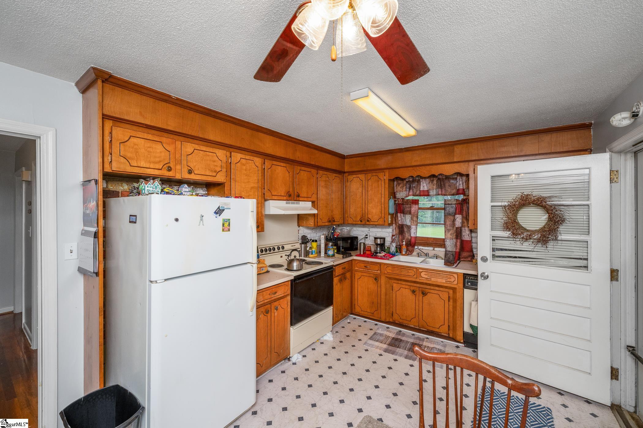 213 Knollwood Drive Spartanburg, SC 29301