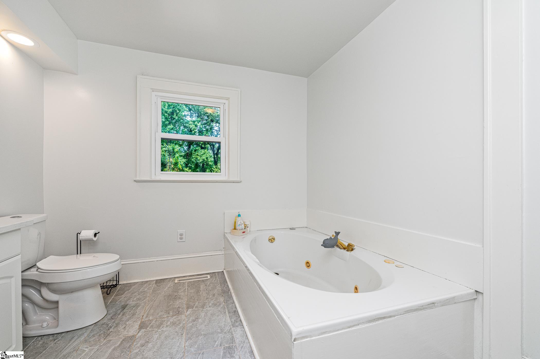 105 Barksdale Circle Laurens, SC 29360