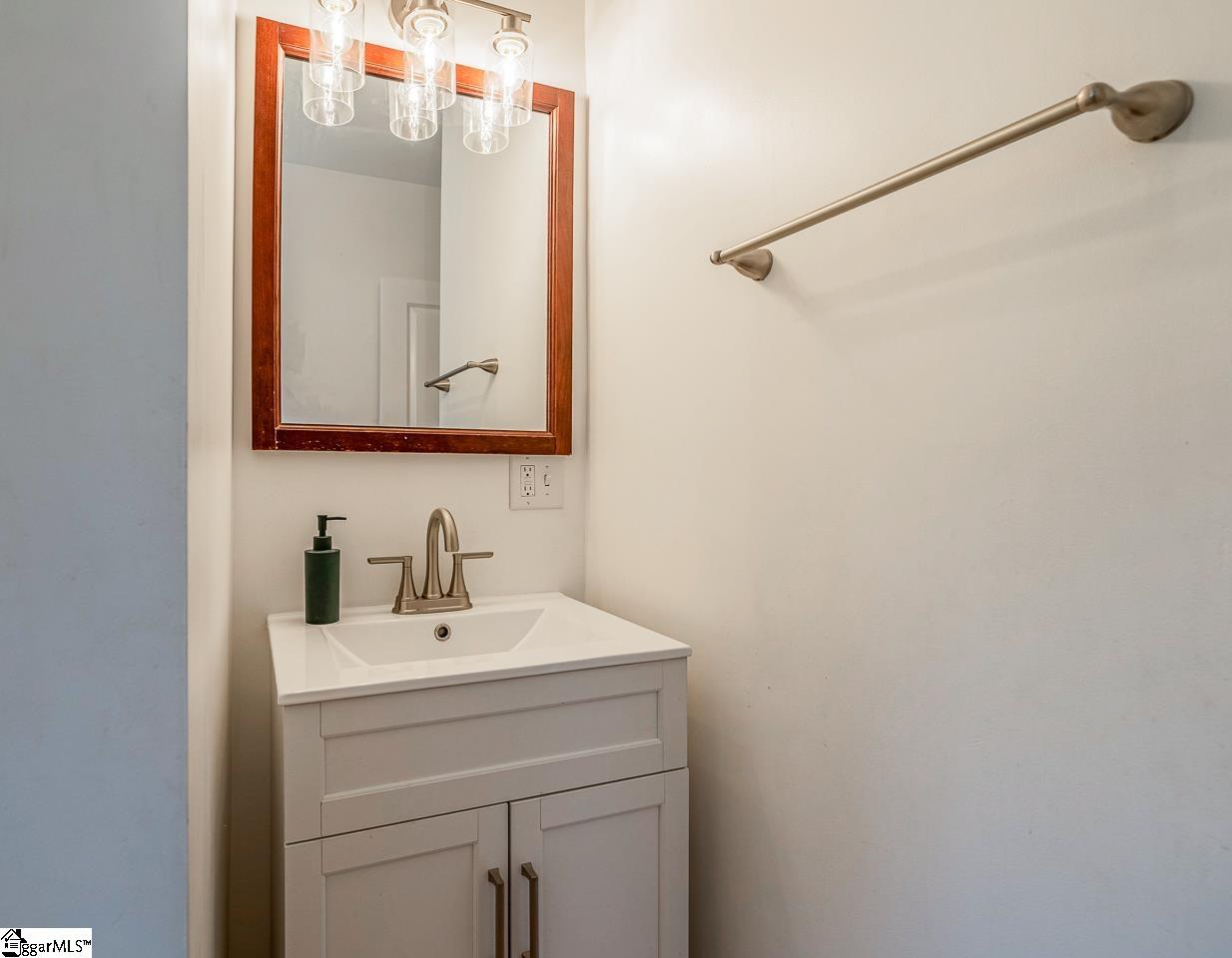 6913 White Horse Road Greenville, SC 29611-2528