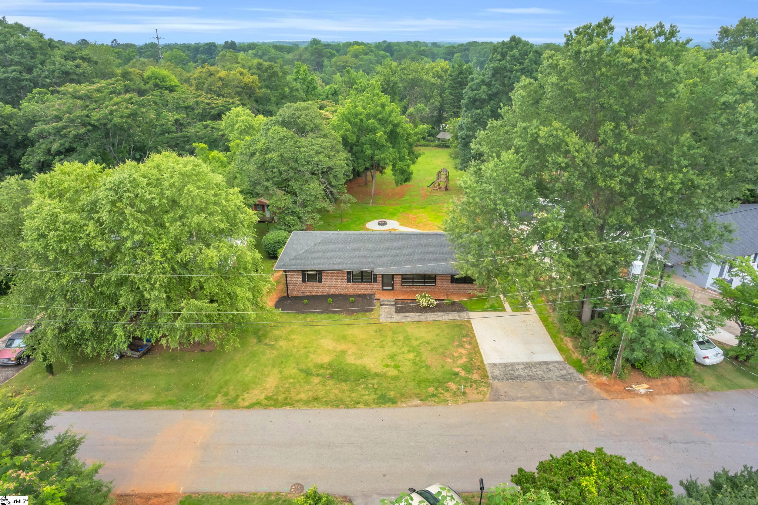 109 Leland Circle Greenville, SC 29617